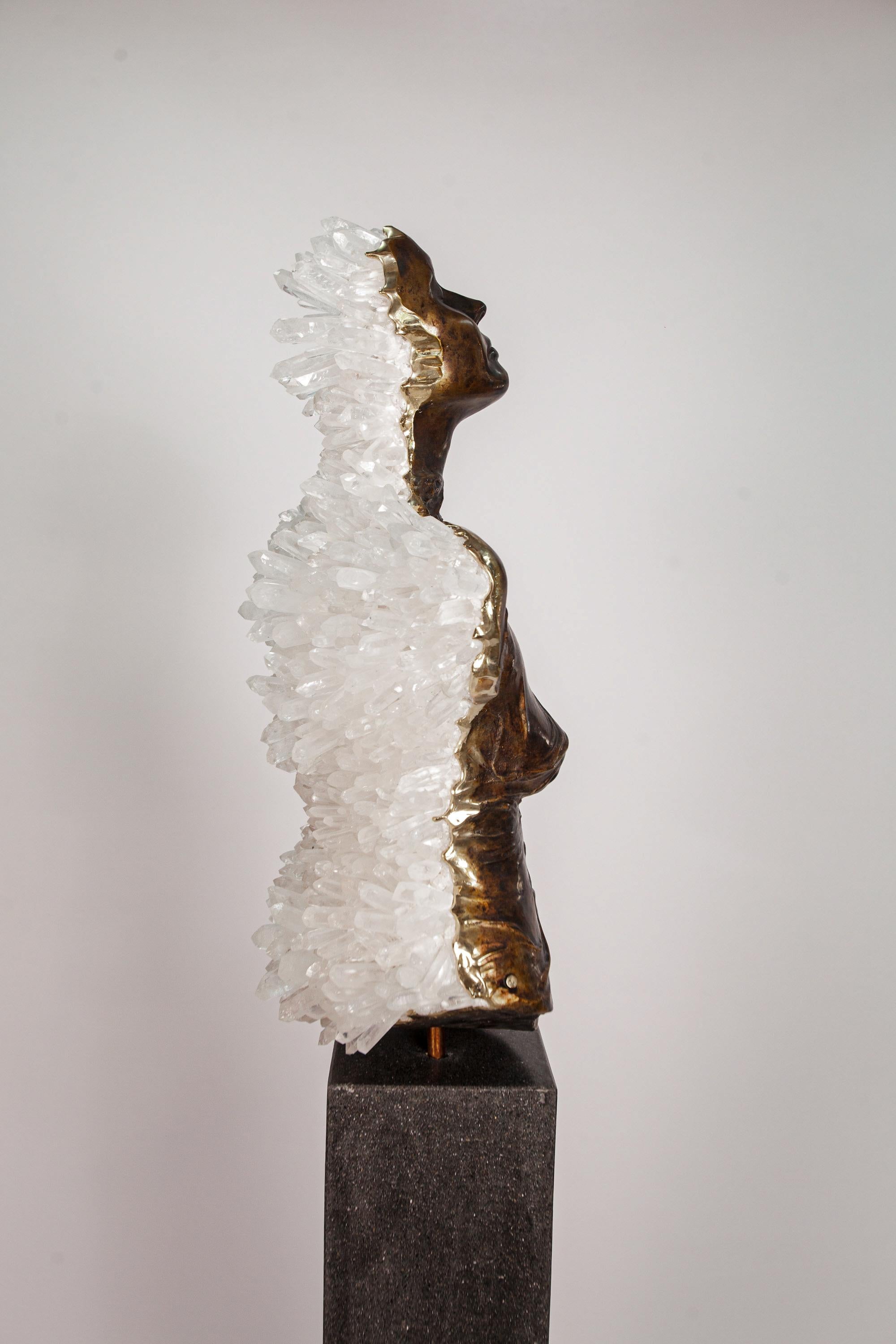 ÉTAT LIMINAL  Cristaux de quartz transparents, sculpture en bronze en vente 5