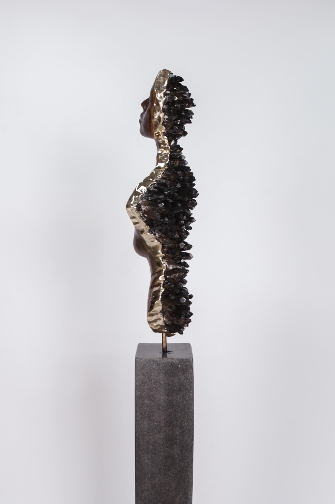 ÉTAT LIMINAL  Sculpture en bronze et cristaux de quartz fumé en vente 9