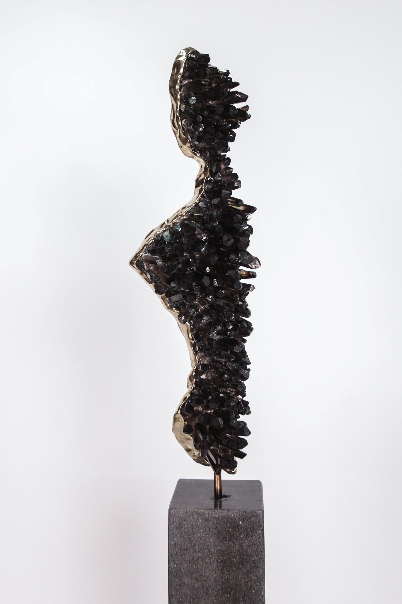 ÉTAT LIMINAL  Sculpture en bronze et cristaux de quartz fumé en vente 10