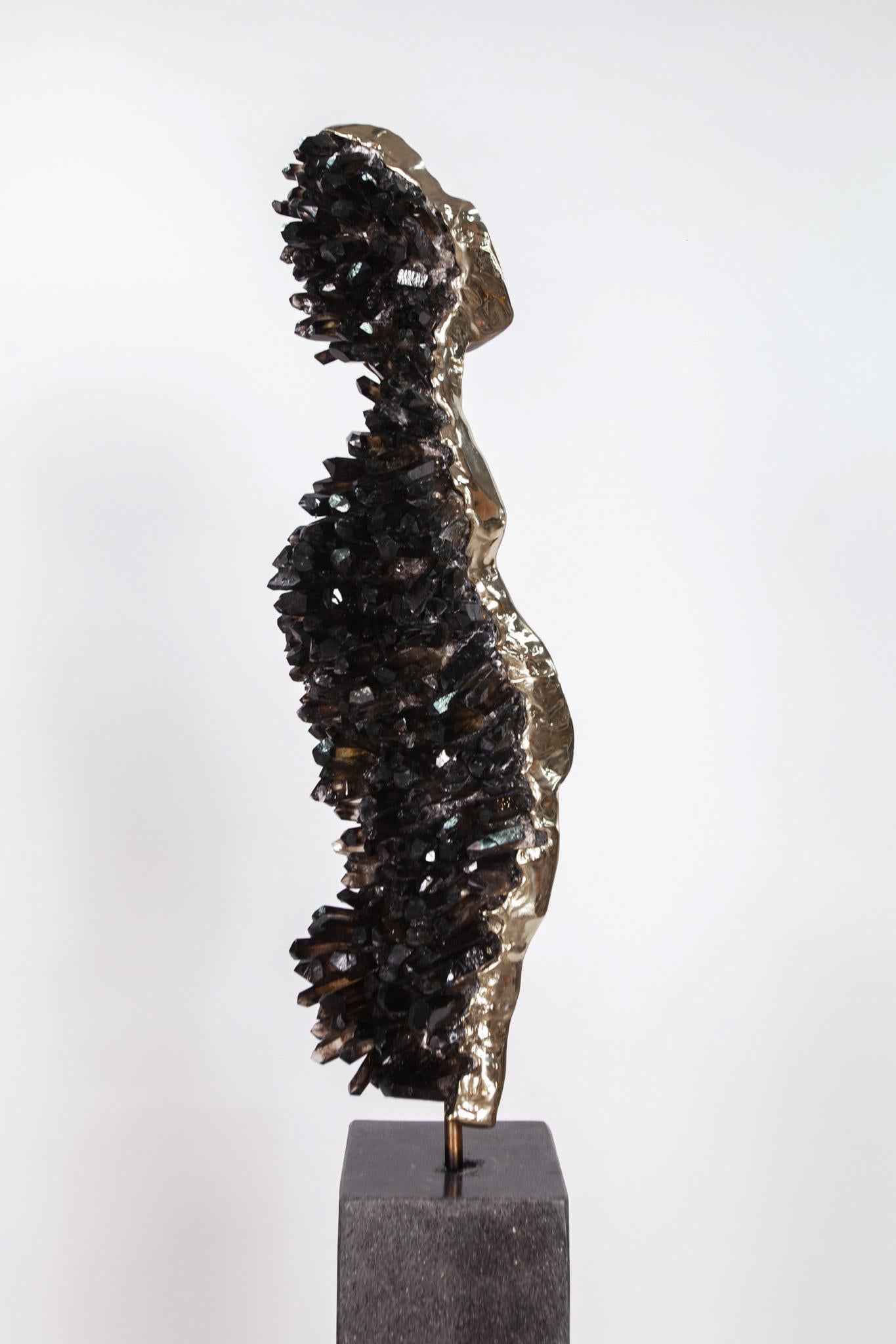 ÉTAT LIMINAL  Sculpture en bronze et cristaux de quartz fumé en vente 11