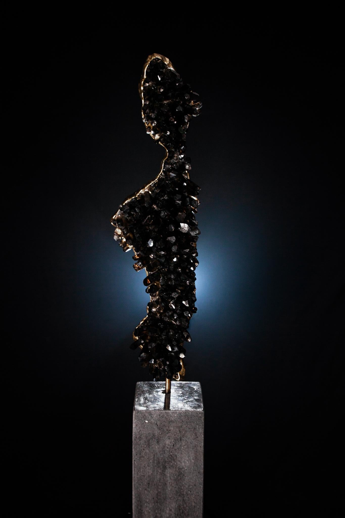 ÉTAT LIMINAL  Sculpture en bronze et cristaux de quartz fumé en vente 1