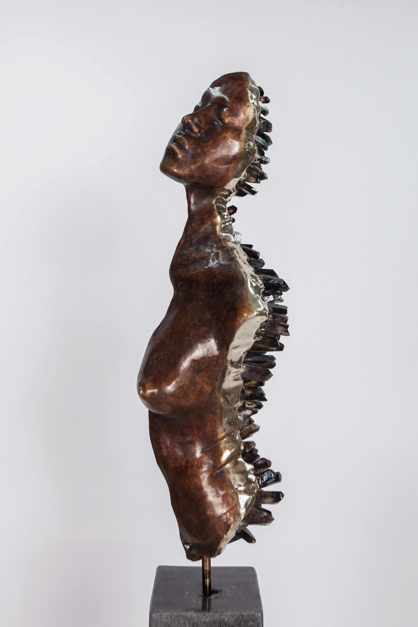 ÉTAT LIMINAL  Sculpture en bronze et cristaux de quartz fumé en vente 7