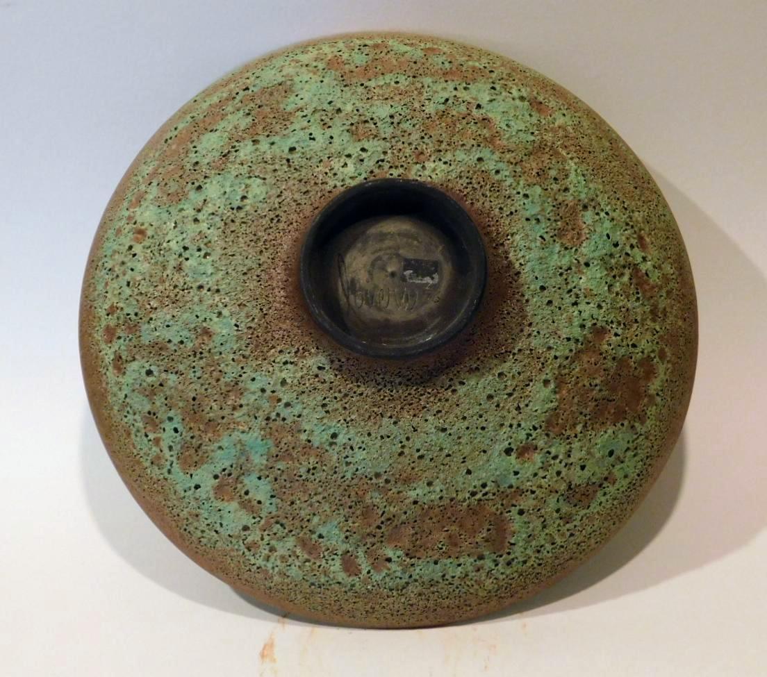 Argile Bol à pieds en céramique émaillée James Lovera Crater en vente