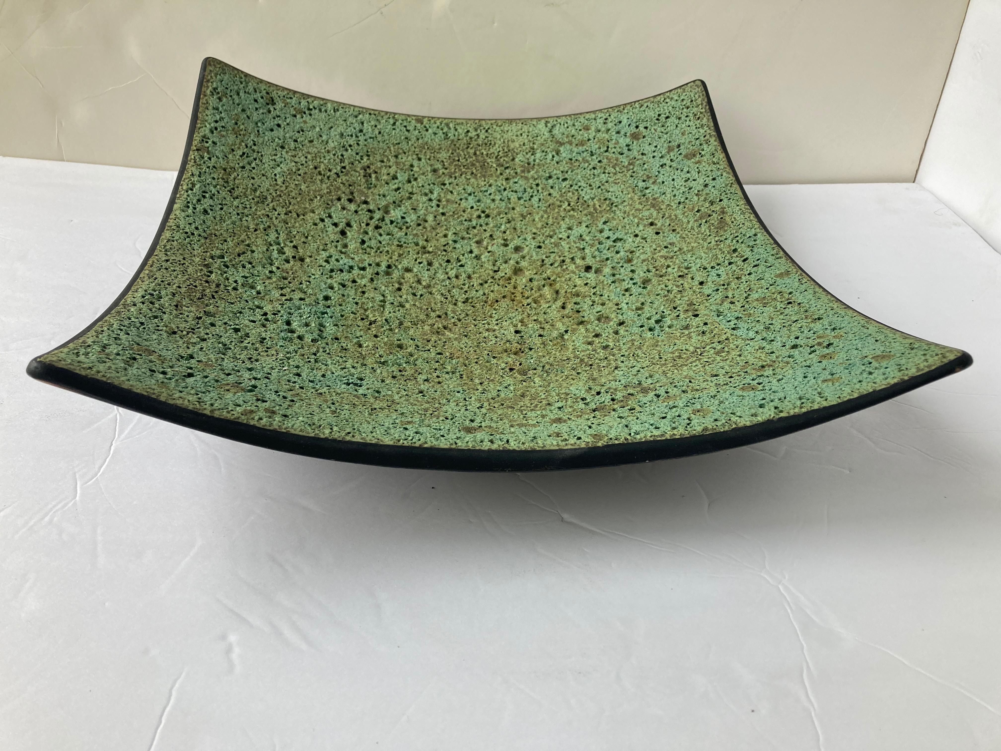 Monumentaler Tafelaufsatz von James Lovera aus Keramik mit Fuß, Lava-/ Vulkanglasur (Moderne) im Angebot