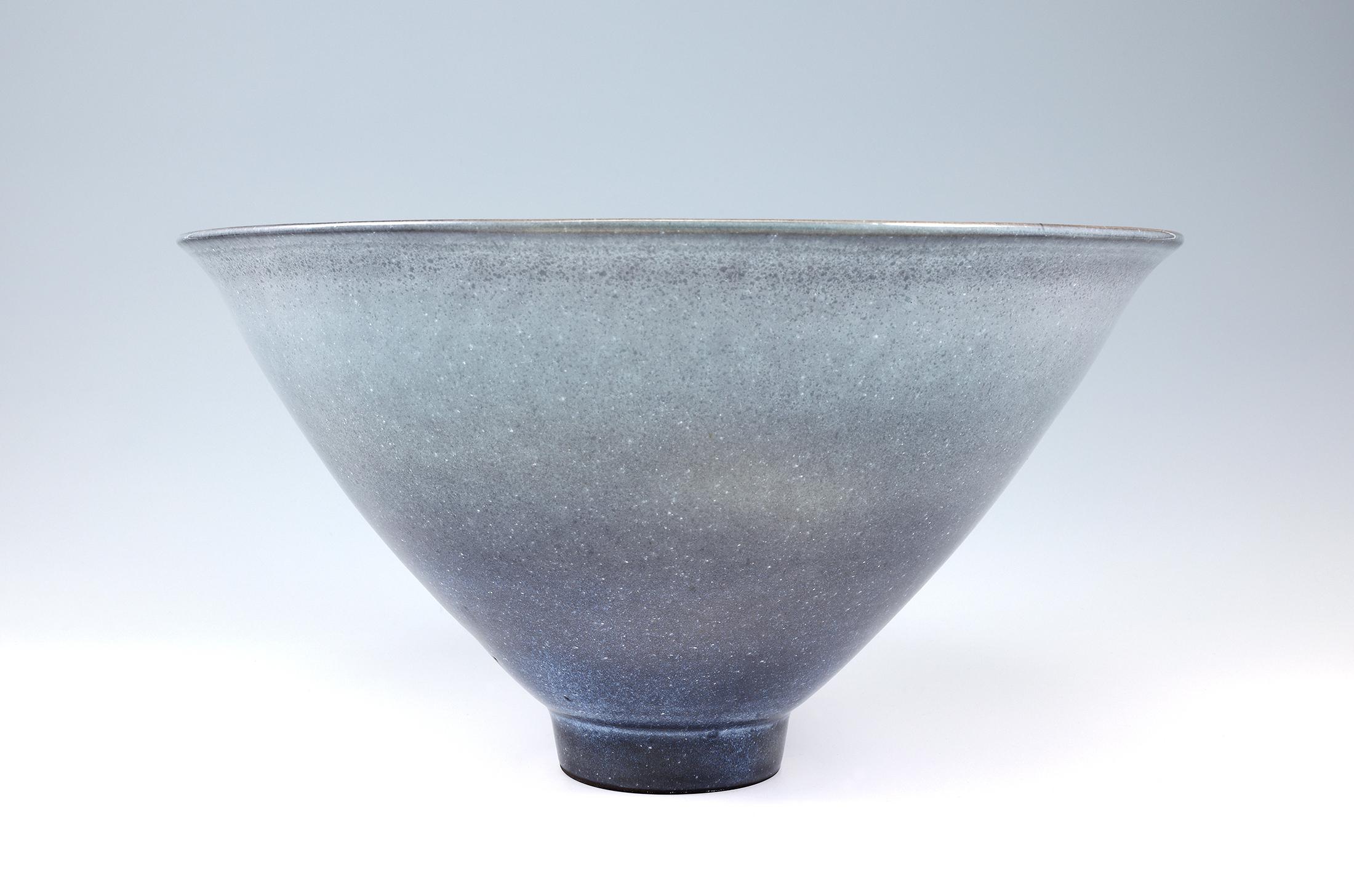 James Lovera, Stoneware Large Gray and Blue Bowl, USA, 1990's In Good Condition For Sale In Tokyo, 13