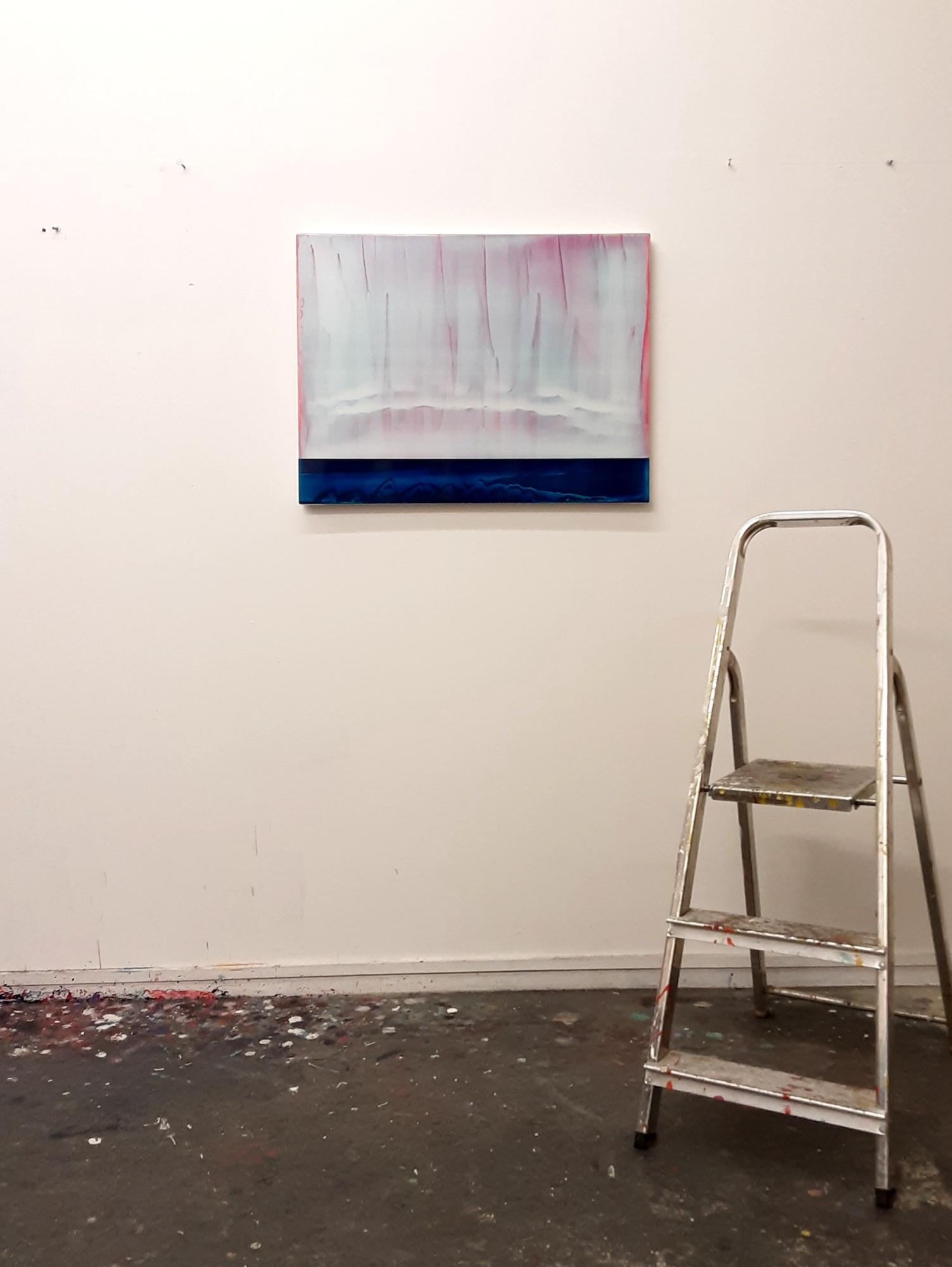 Lucent (4/19) von James Lumsden - Abstrakte Farbmalerei, rosa und hellblau im Angebot 4