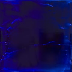 Resonance (2/22) von James Lumsden - Abstraktes Farbgemälde, tiefblau 