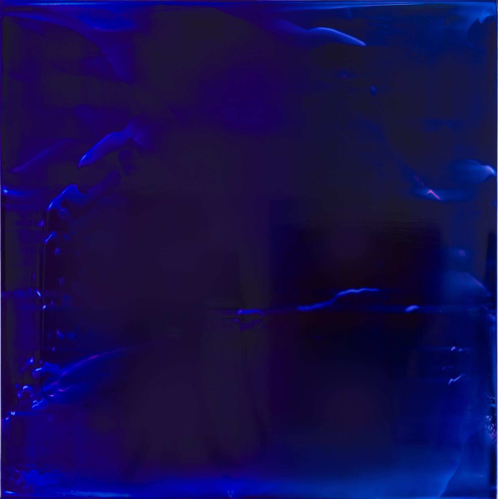 Resonance (2/22) ist ein einzigartiges, glänzendes Gemälde des zeitgenössischen Künstlers James Lumsden in Acryl auf Leinwand mit den Maßen 50 × 50 cm (19,7 × 19,7 in). 
Das Kunstwerk ist signiert, wird ungerahmt verkauft und wird mit einem