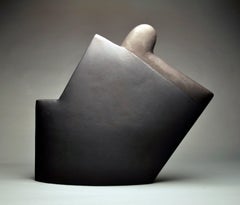"Black 401", sculpture minimaliste en céramique, forme liminaire, surface émaillée mate.