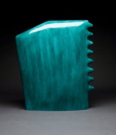 „Blue 270“, minimalistische Keramik-Skulptur, glasiertes Steingut, Grenzform