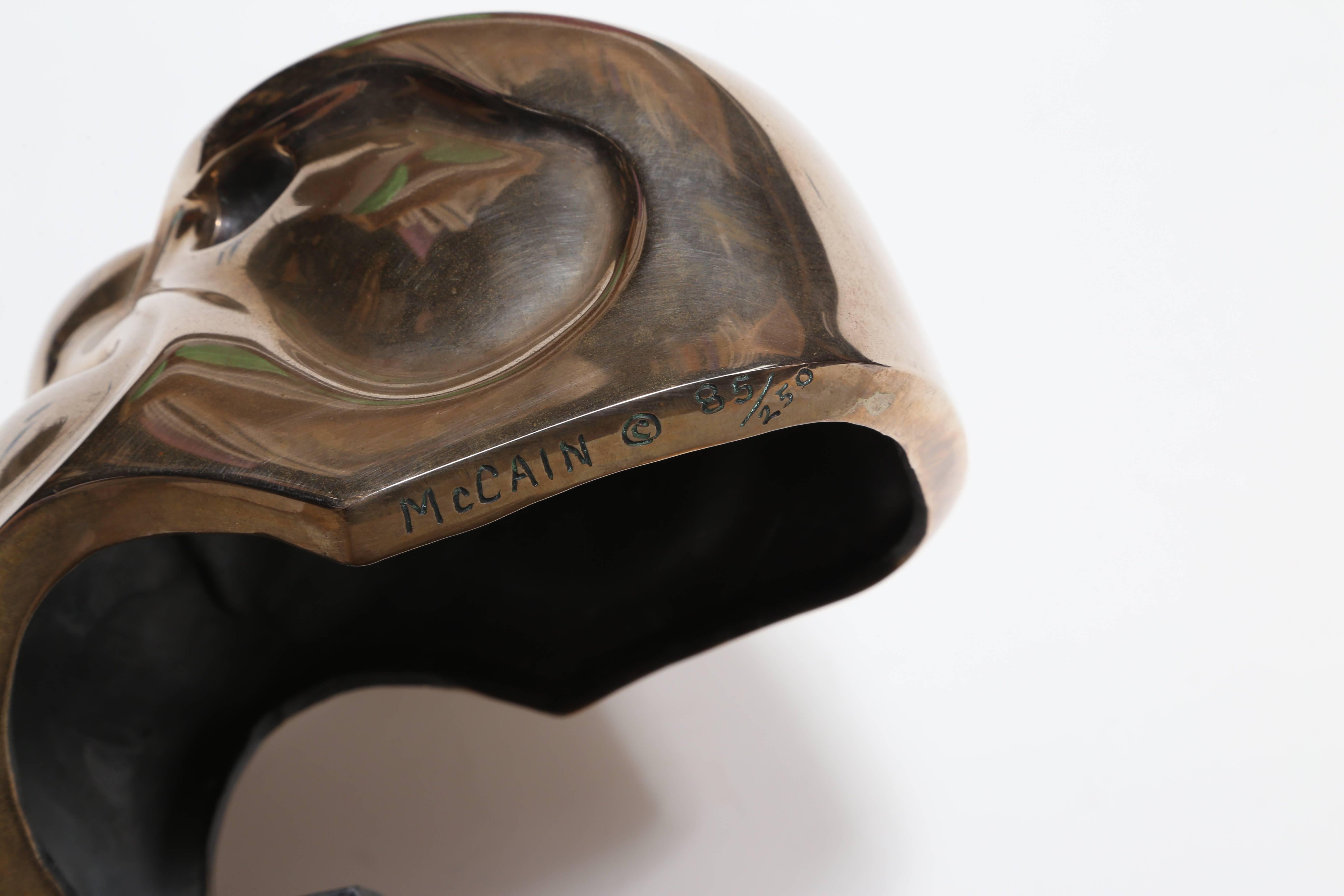 Hunter, escultura de bronce y madera de James McCain en venta 3