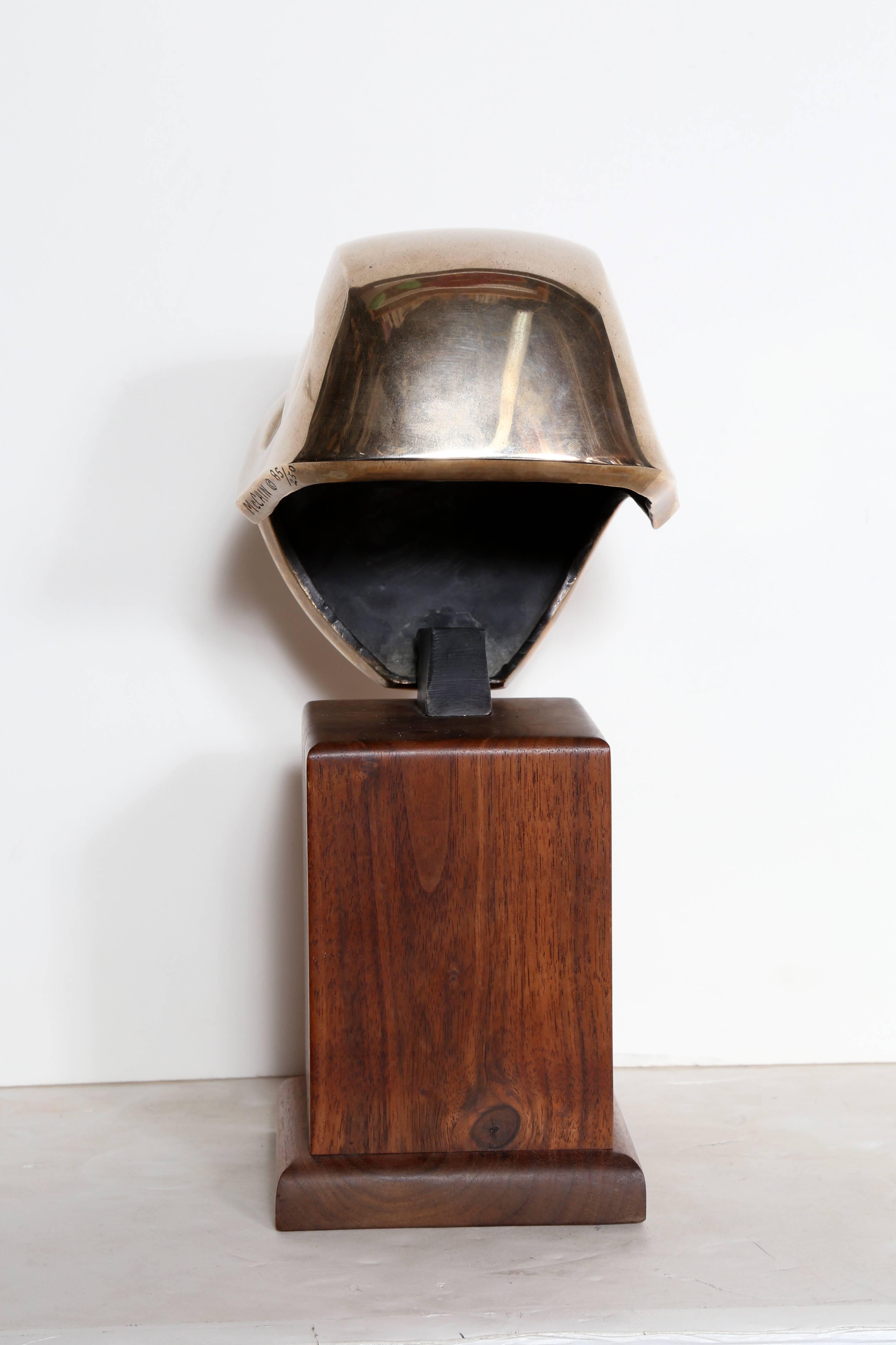 Hunter, escultura de bronce y madera de James McCain en venta 4