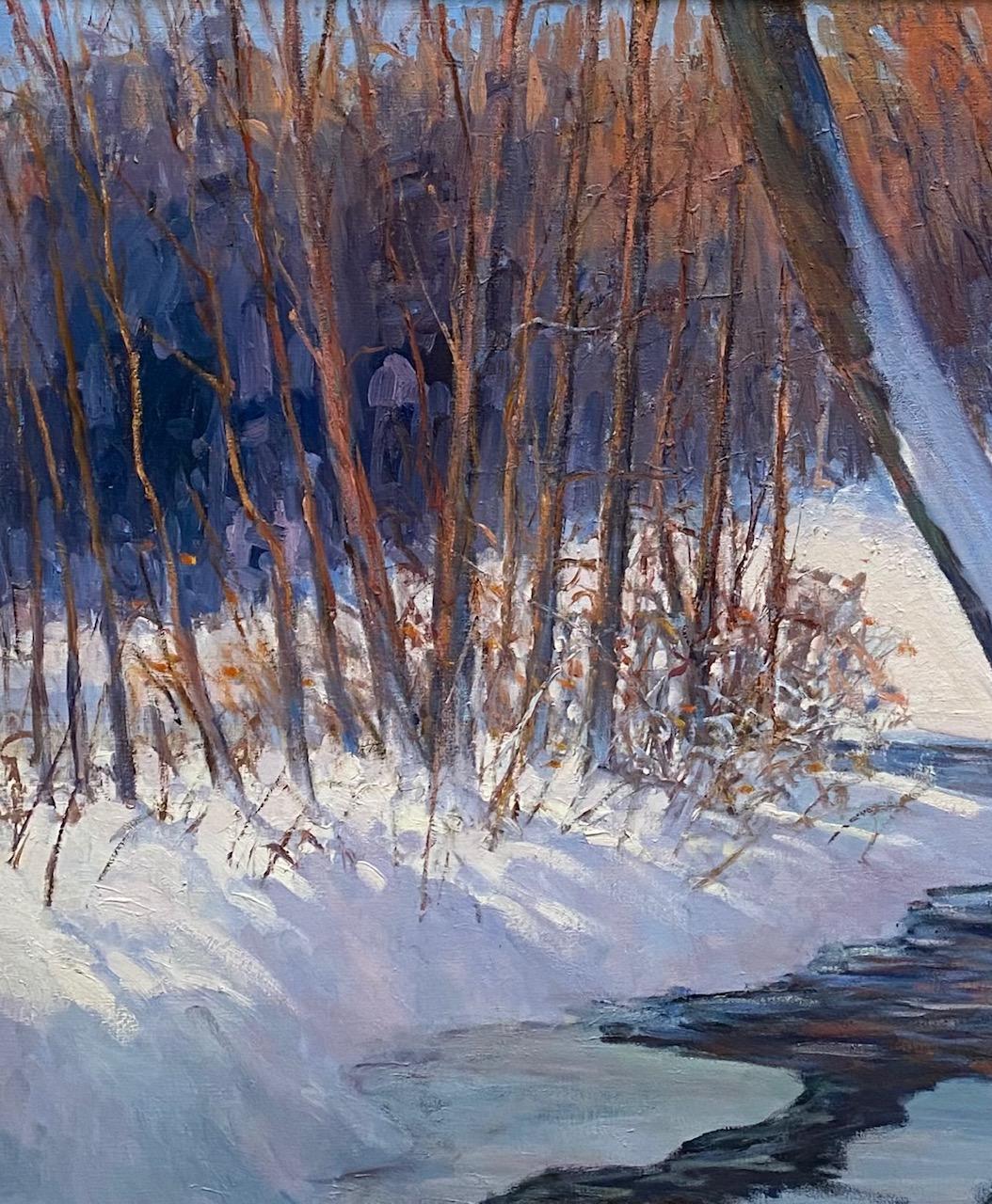 A medida que la luz del sol invernal impregna la composición del paisaje impresionista, también emana una calidez y una belleza que llegan al alma. El arroyo que fluye y la nieve que se derrite recuerdan al espectador que la pureza y la