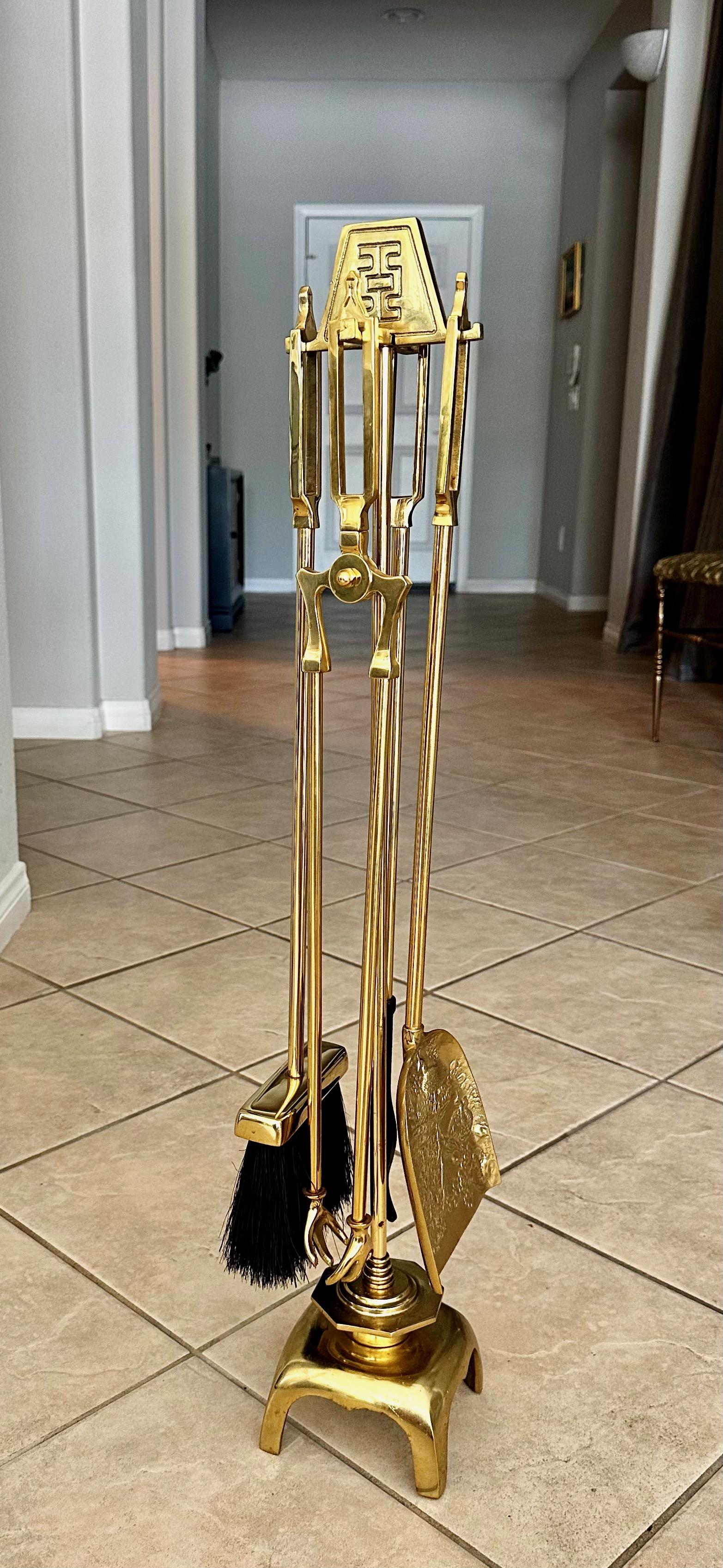 James Mont Asian Brass Fireplace Tool Set In Good Condition For Sale In Palm Springs, CA