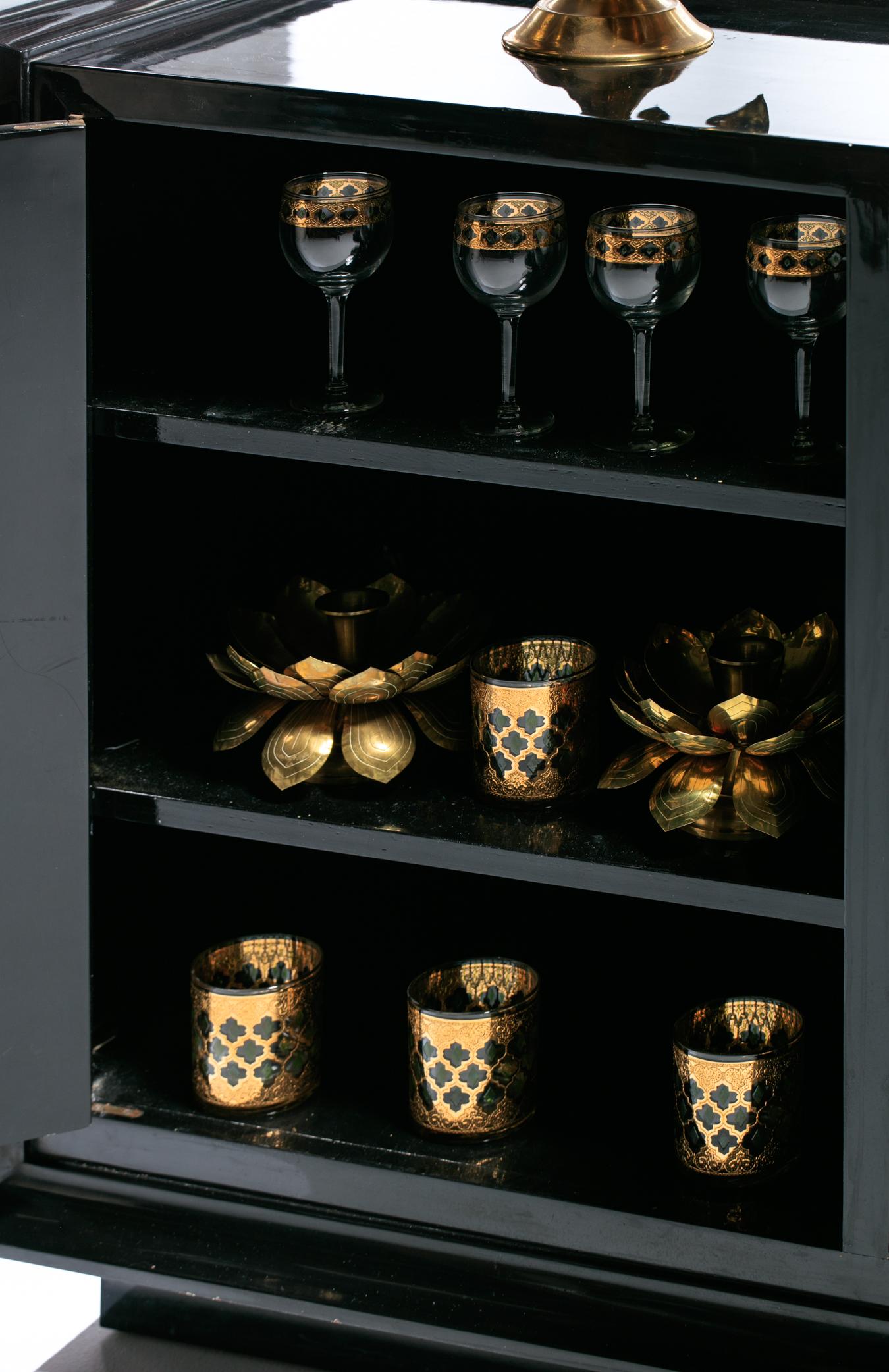 James Mont Attributed Black Lacquered Sideboard or Bar Cabinet, circa 1940s 10