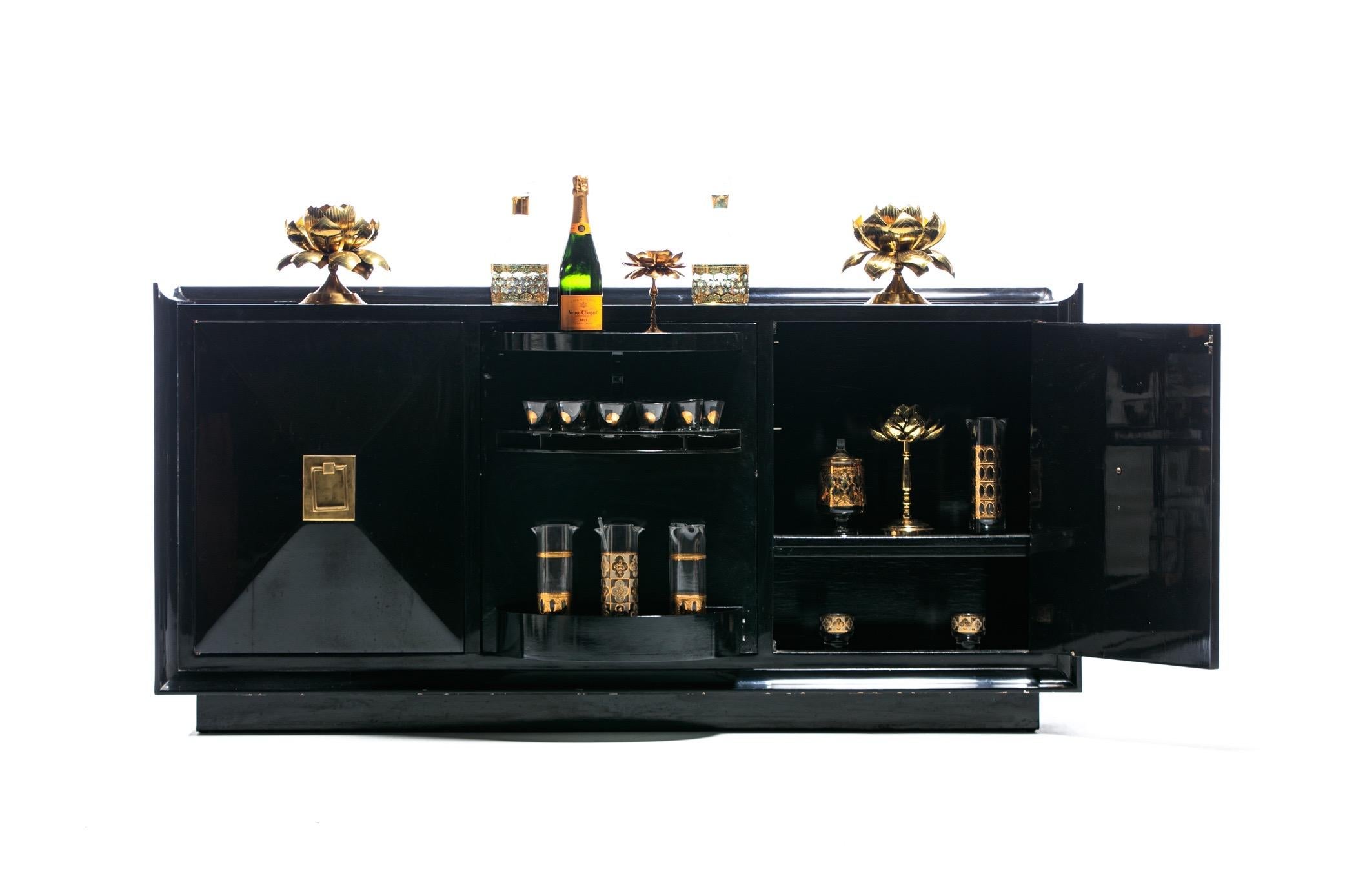 Mid-20th Century James Mont Attributed Black Lacquered Sideboard or Bar Cabinet, circa 1940s For Sale