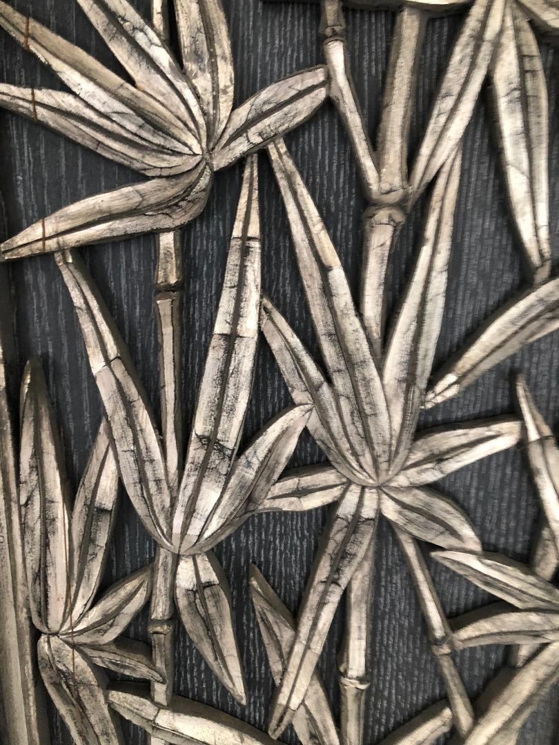 James Mont  Armoire murale en bambou sculpté. ( 2 disponibles ) Bon état - En vente à New York, NY