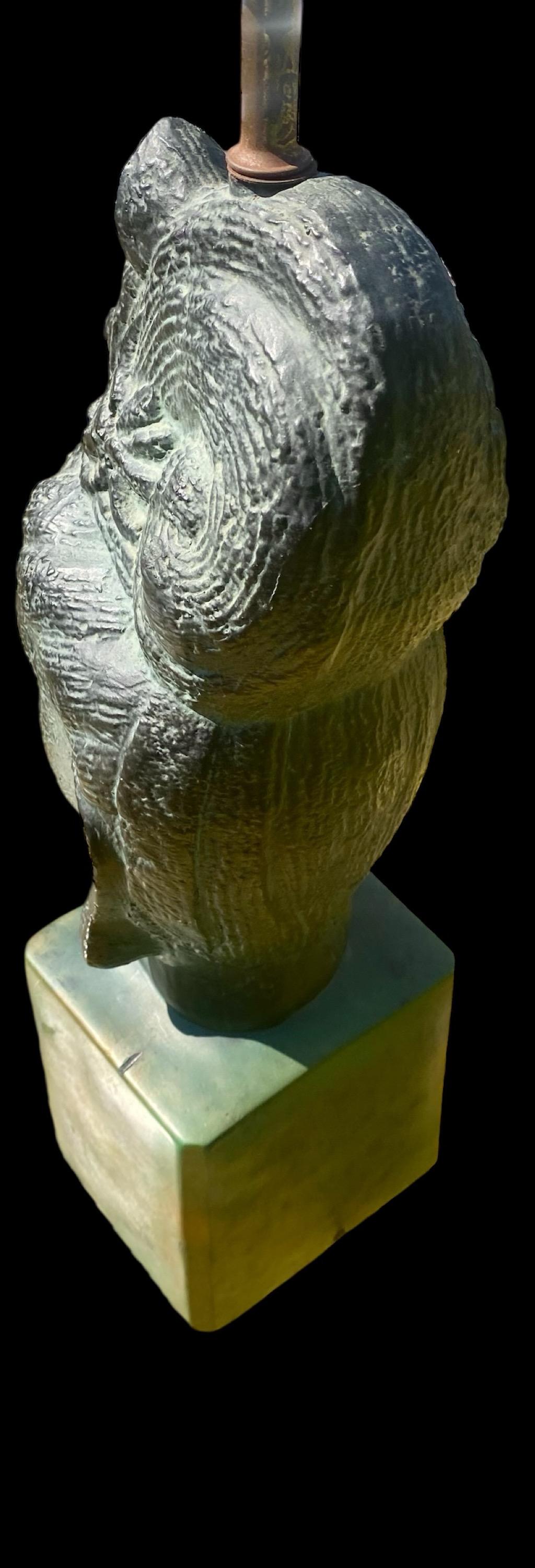 James Mont Lampe à tête de bouddha Tara en céramique, vers 1950 en vente 2