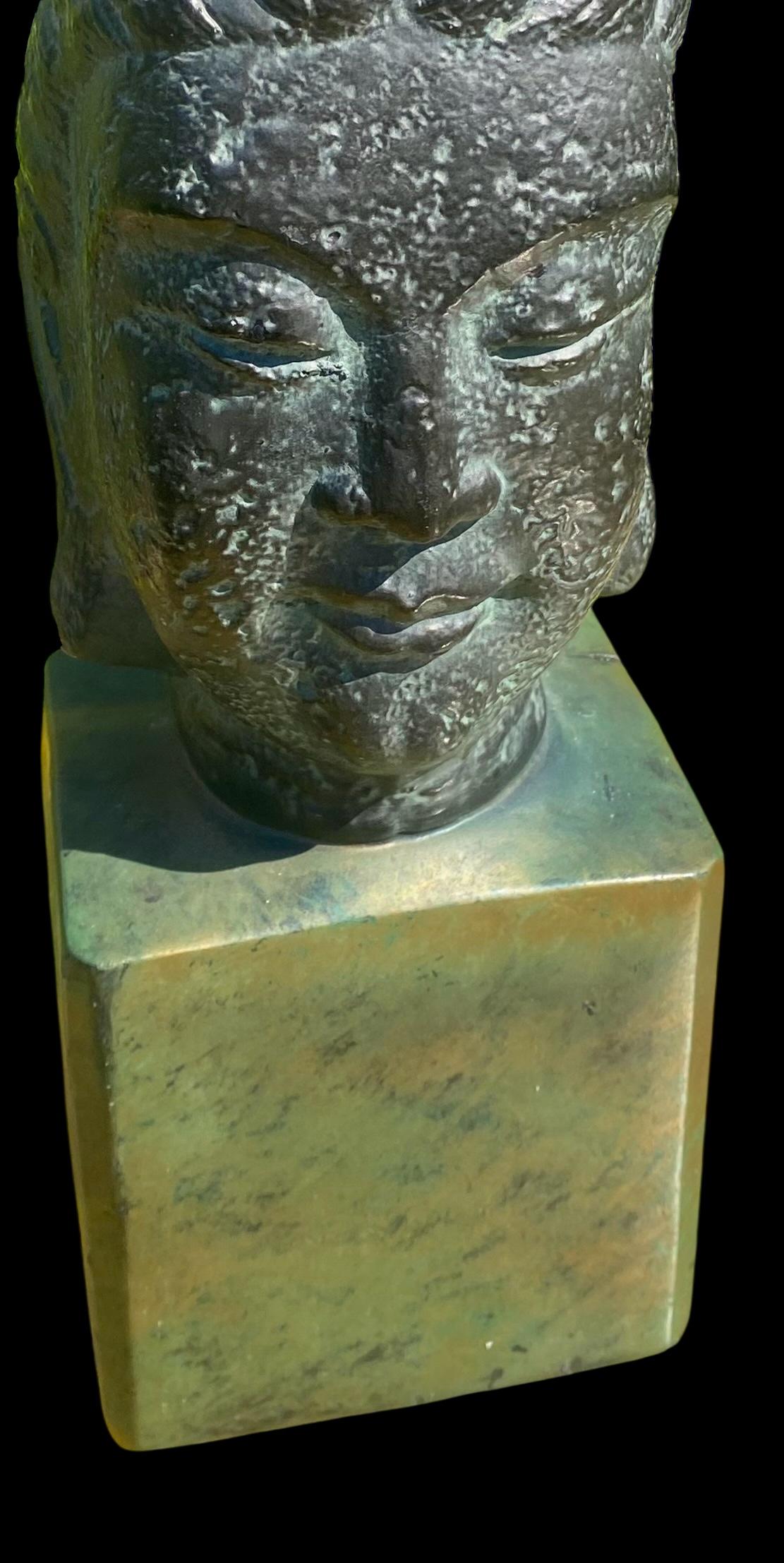 Américain James Mont Lampe à tête de bouddha Tara en céramique, vers 1950 en vente