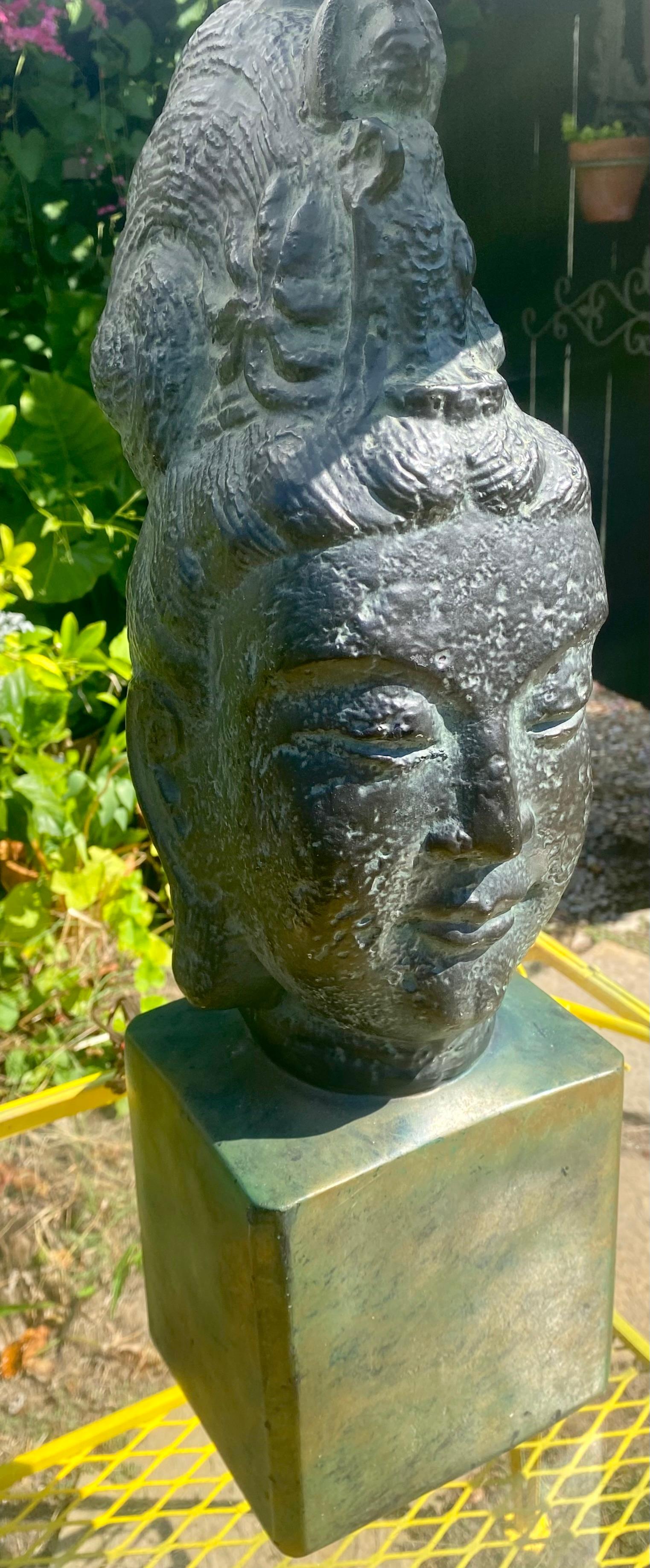 James Mont Lampe à tête de bouddha Tara en céramique, vers 1950 Bon état - En vente à New Orleans, LA