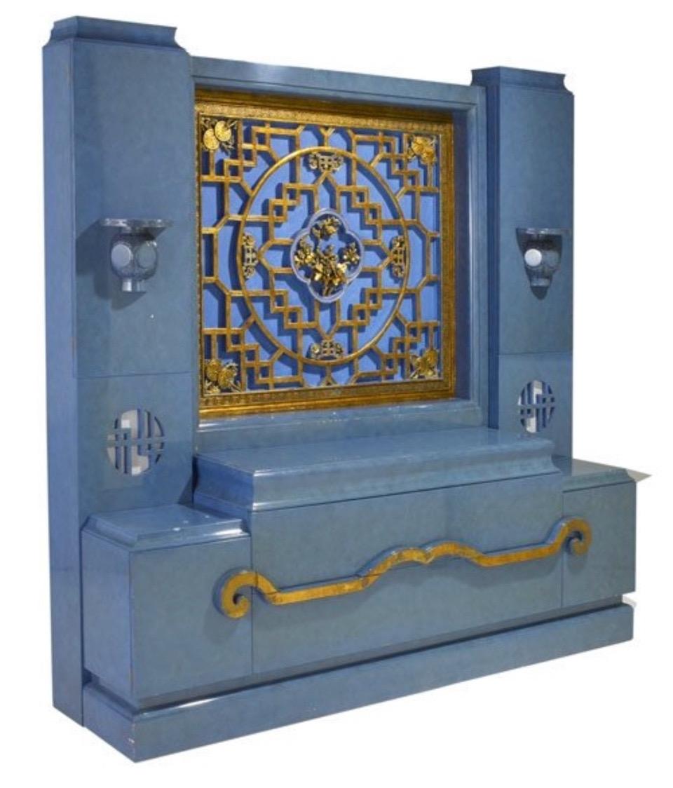 Soporte de pared lacado en cinabrio James Mont mediados del siglo XX en venta