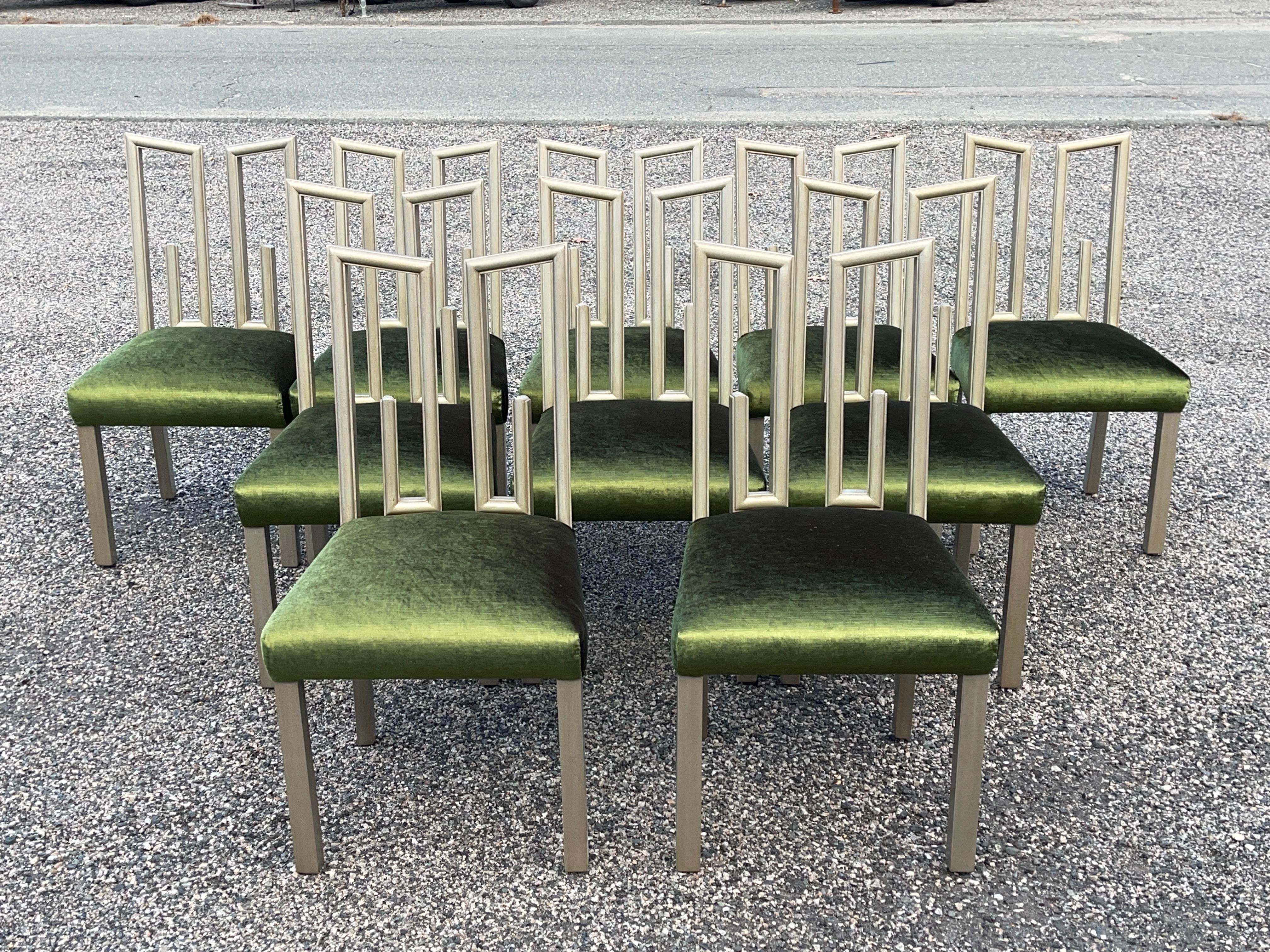 Table de salle à manger Greek Key de James Mont Designs et 10 chaises argentées et vertes Bon état - En vente à Hanover, MA