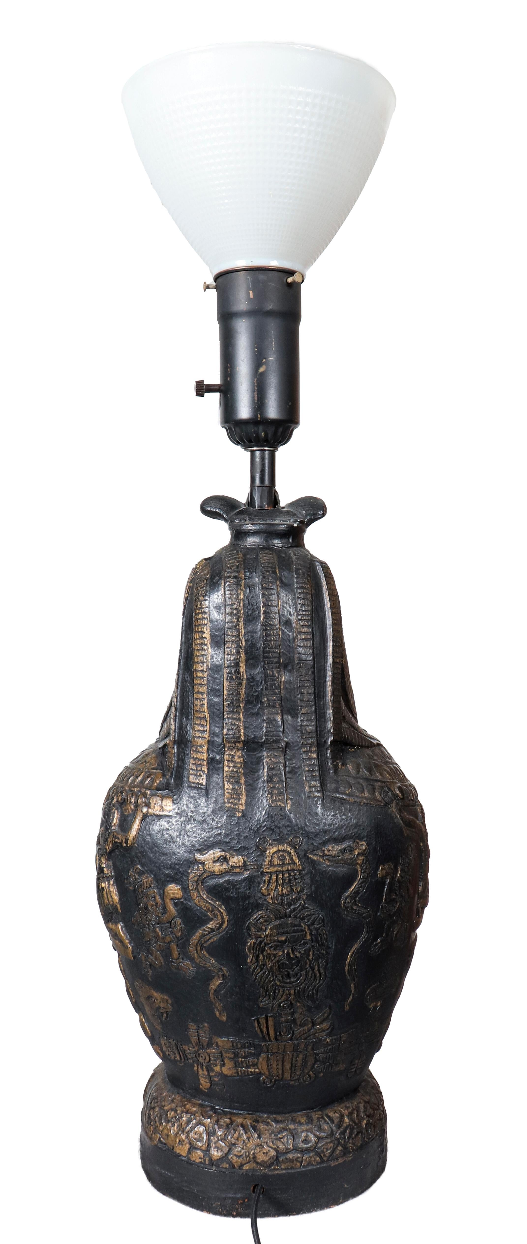 Ébénisé Lampe de bureau égyptienne en forme de jarre par James Mont en vente