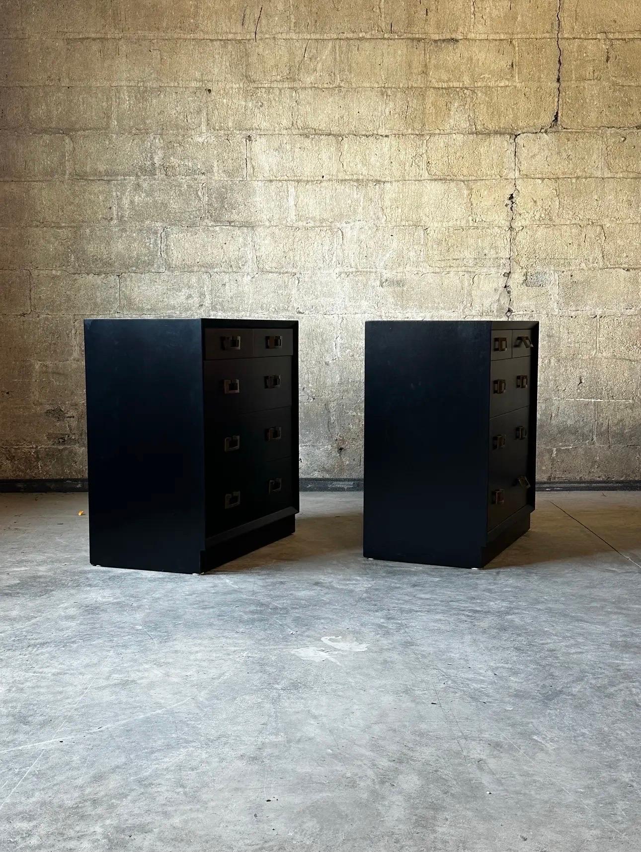 James Mont per Widdicomb Cassettiere nere, una coppia In condizioni buone in vendita a Hudson, NY