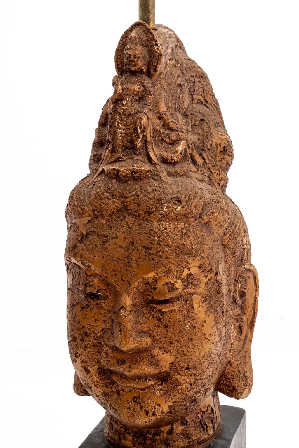 James Mont Gold Buddha-Lampe die Stücke sind aus Gips geformt mit einer antiken, Gold-Finish. Und haben polierte Messingbeschläge. Maße: 29