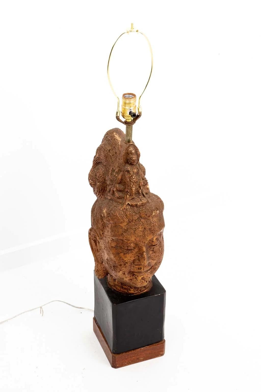 Milieu du XXe siècle Lampe Bouddha en or de James Mont en vente