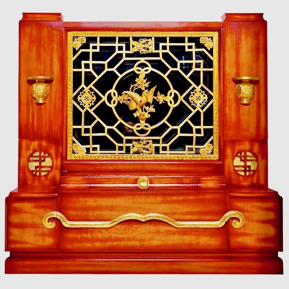 Milieu du XXe siècle James Mont Grand miroir noir dans un cadre laqué cinabre en vente