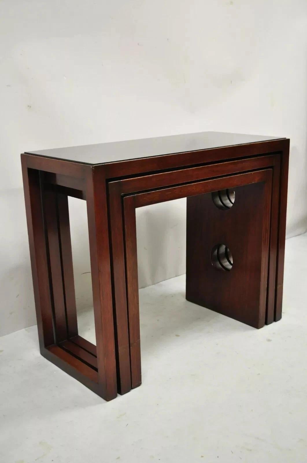 Tables d'appoint gigognes Art déco mi-siècle modernes en acajou et plateau en verre de James Mont en vente 6