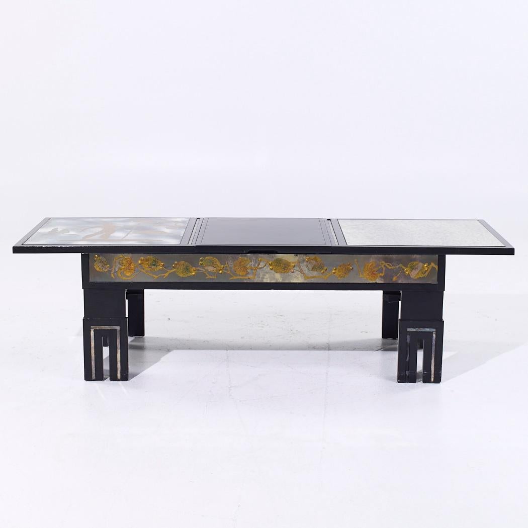 James Mont Mid Century Couchtisch aus gesprenkeltem Glas

Dieser Couchtisch misst: 48 breit x 22 tief x 18,5 hoch, ausgezogen ist die Breite 66 Zoll

Alle Möbelstücke sind in einem so genannten restaurierten Vintage-Zustand zu haben. Das bedeutet,