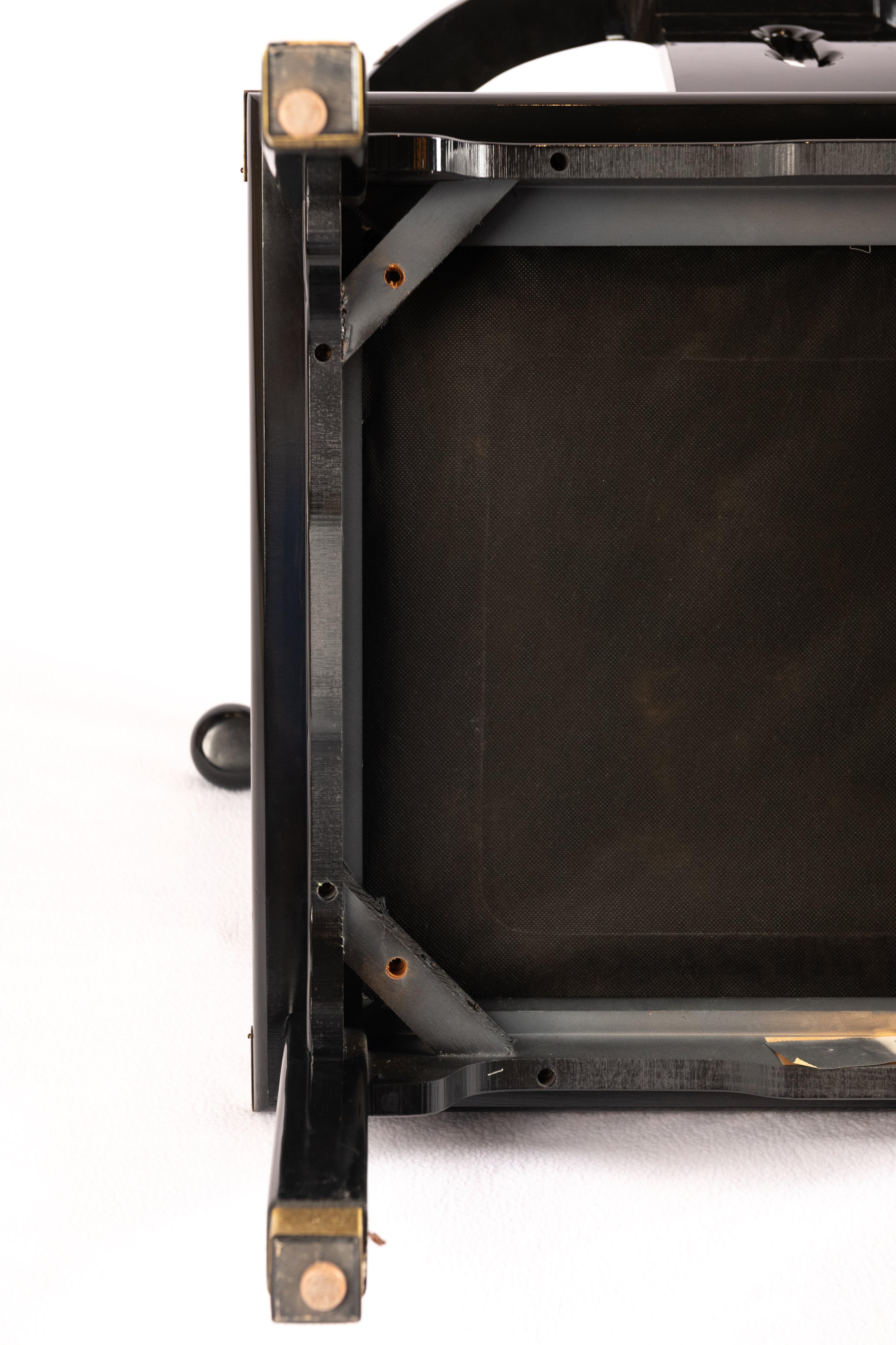 Paire de chaises en laque noire et laiton de style Ming Ming, de James Mont en vente 10