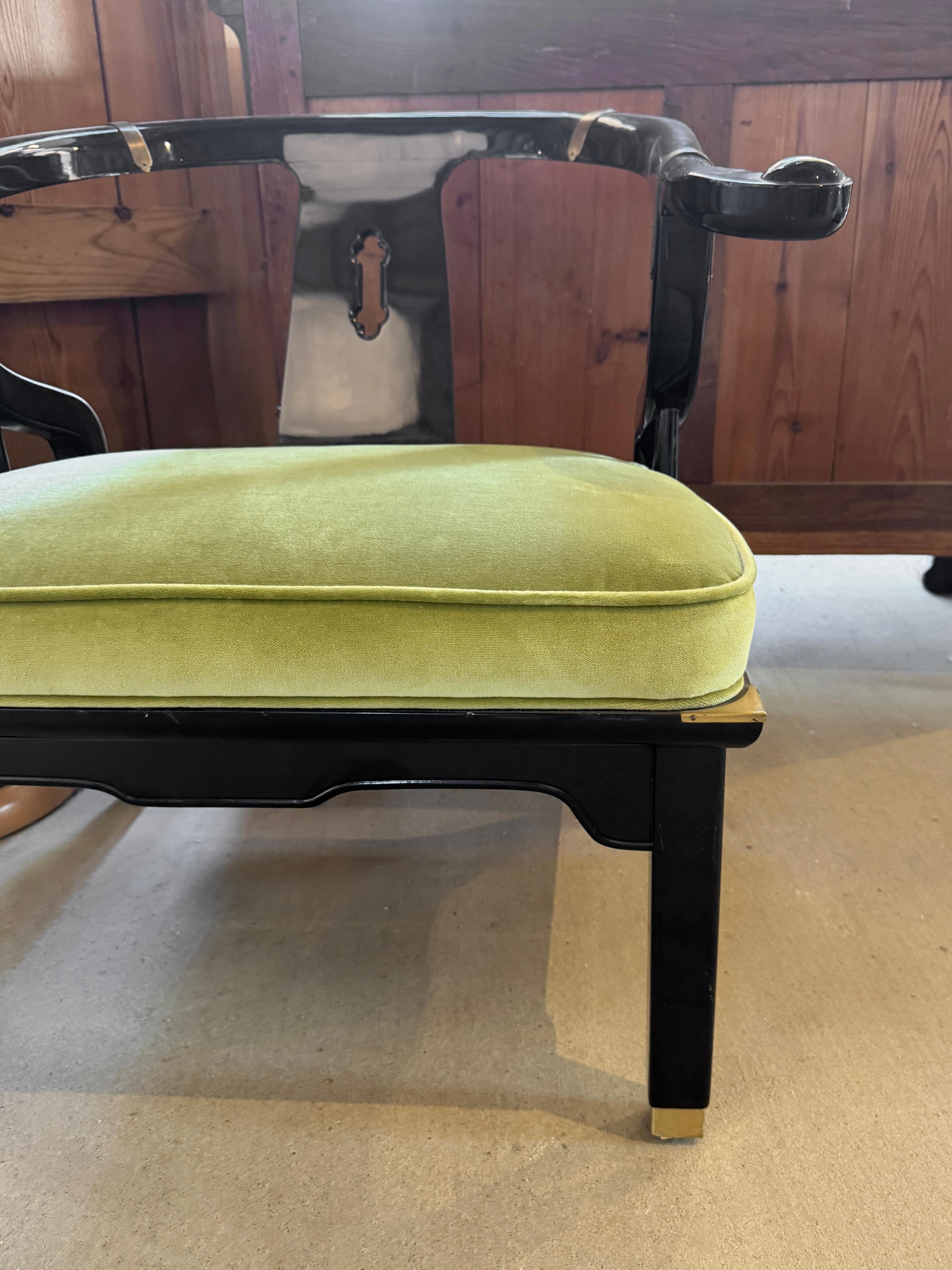 Paire de chaises en laque noire et laiton de style Ming Ming, de James Mont en vente 4