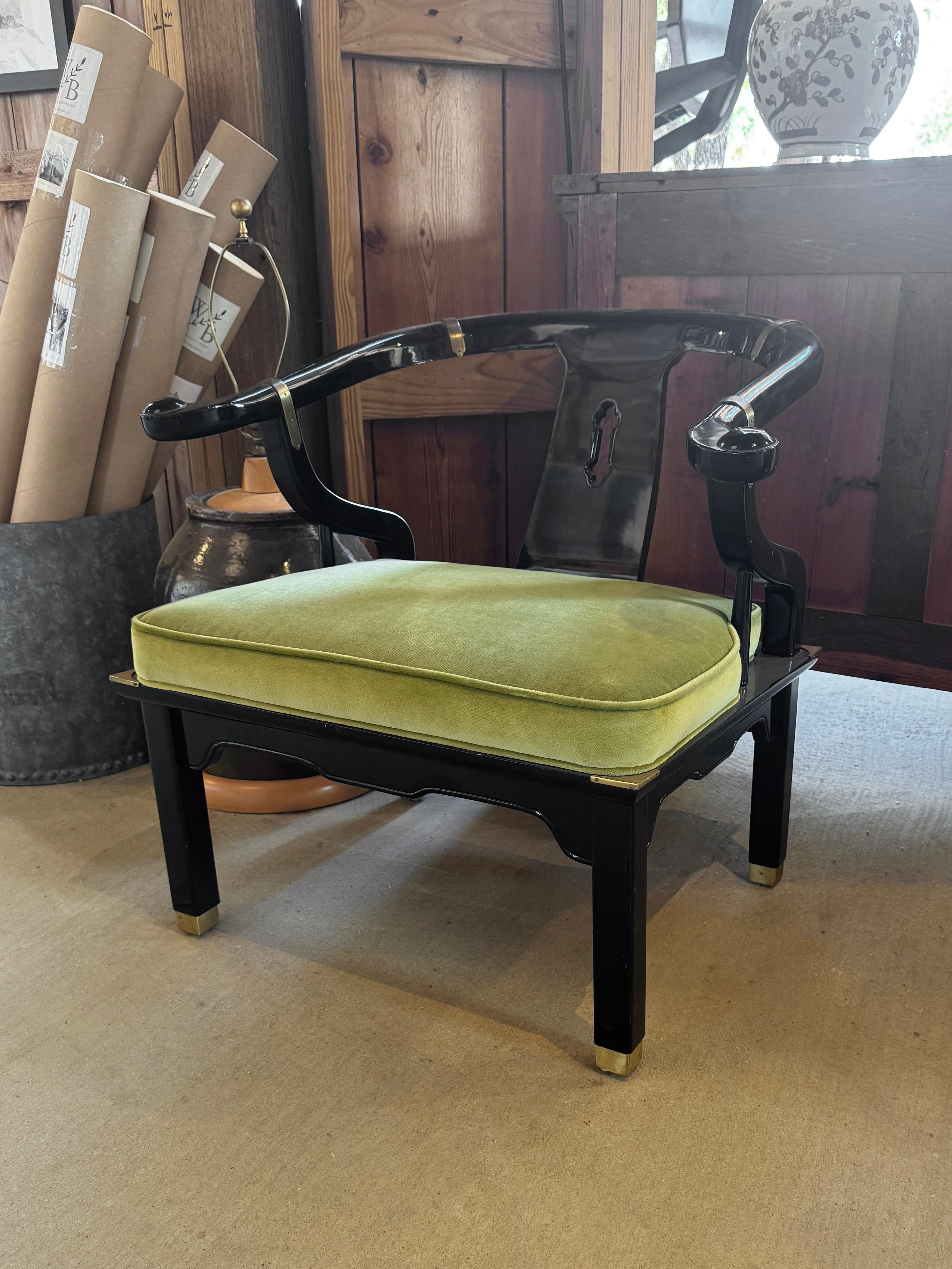 Paire de chaises en laque noire et laiton de style Ming Ming, de James Mont en vente 5