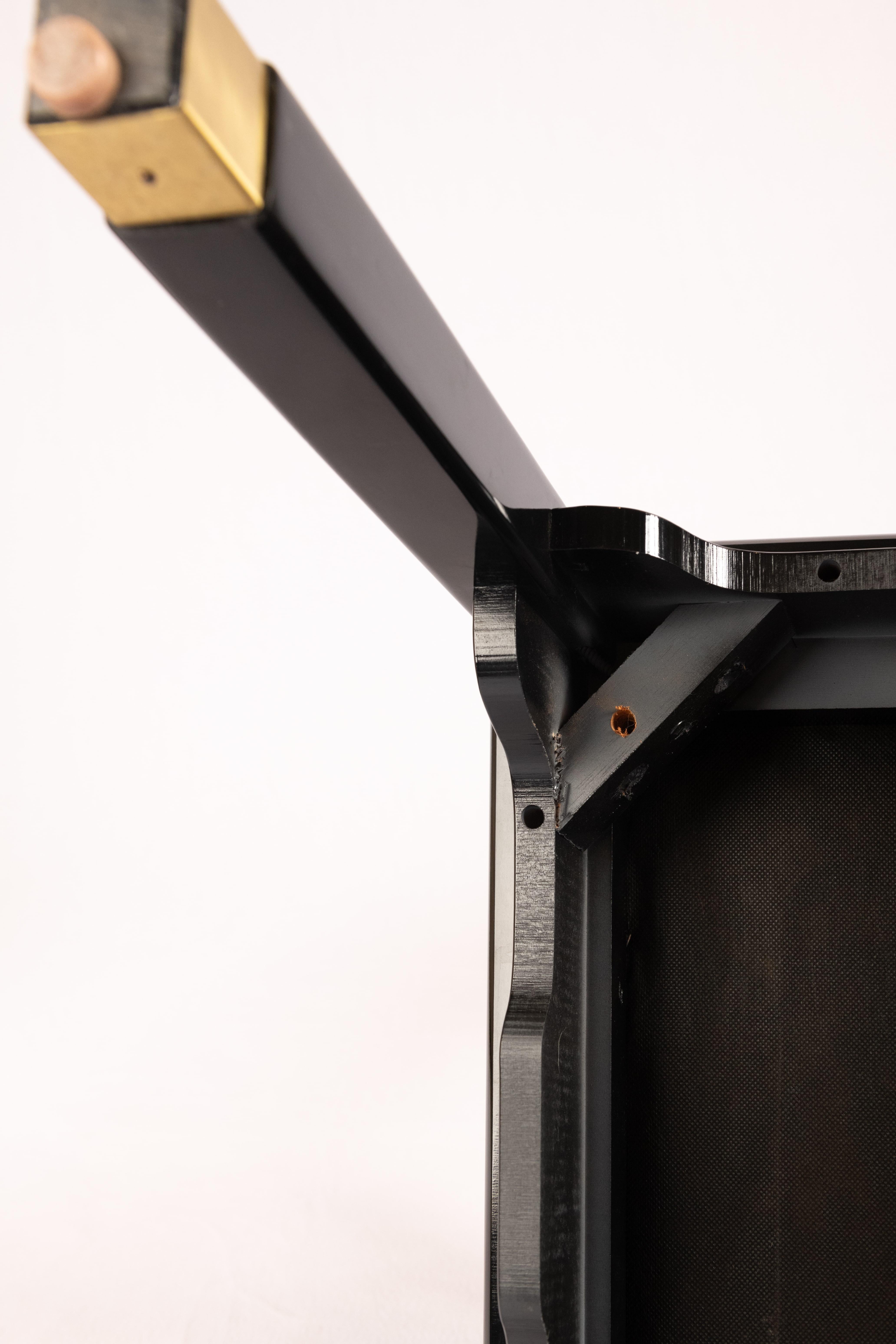 Paire de chaises en laque noire et laiton de style Ming Ming, de James Mont en vente 6