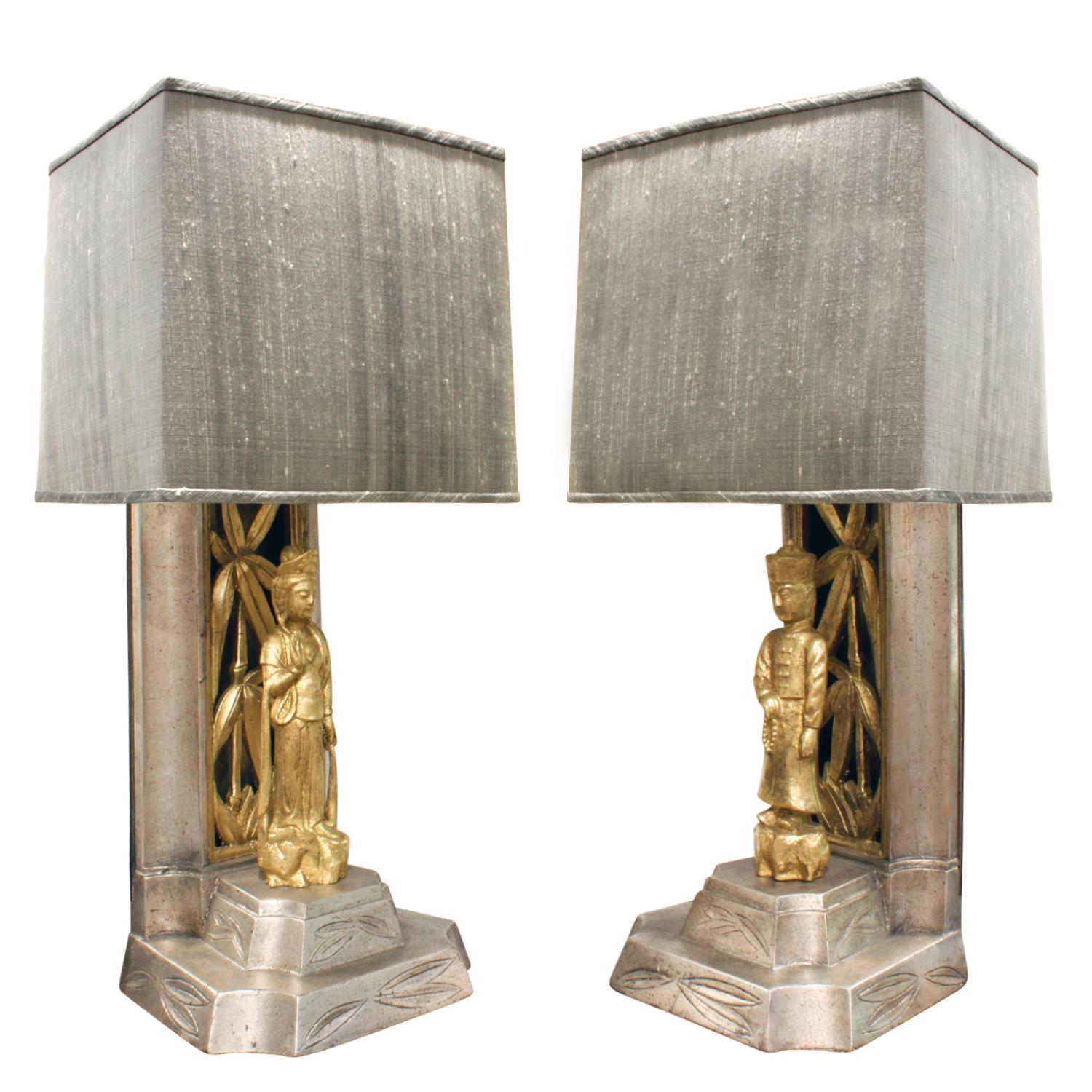 Chinoiseries James Mont Paire de lampes de table figuratives sculptées à la main années 1950 en vente