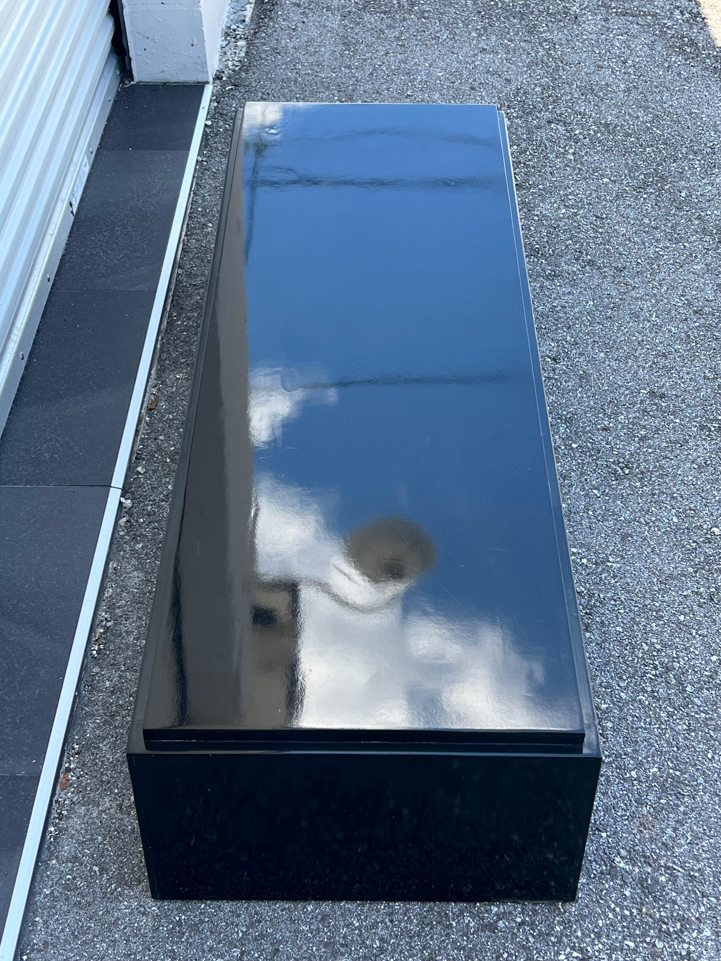 Table basse signée James Mont, style clé grecque, vers 1950 en vente 3