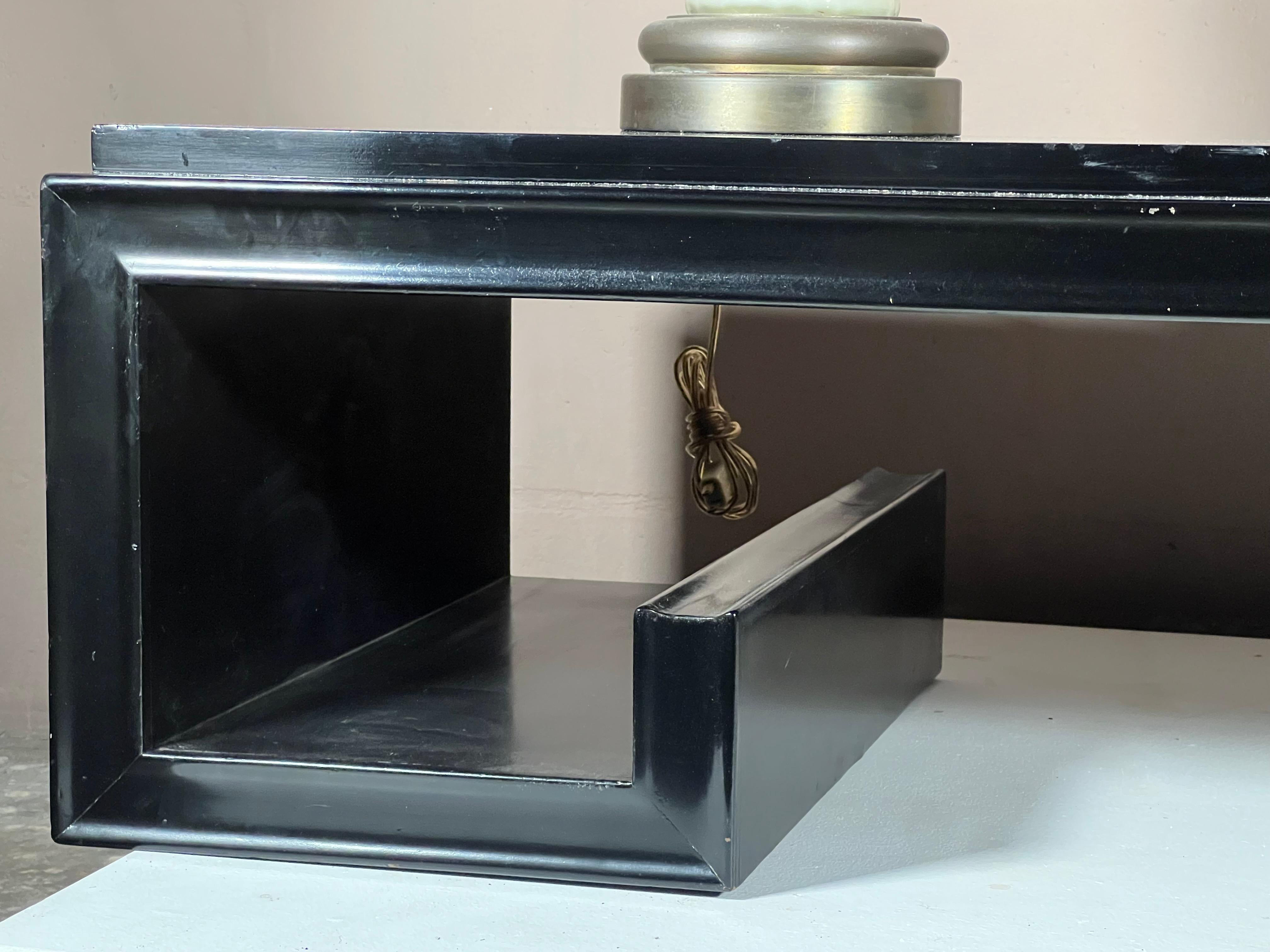 Américain Table basse signée James Mont, style clé grecque, vers 1950 en vente