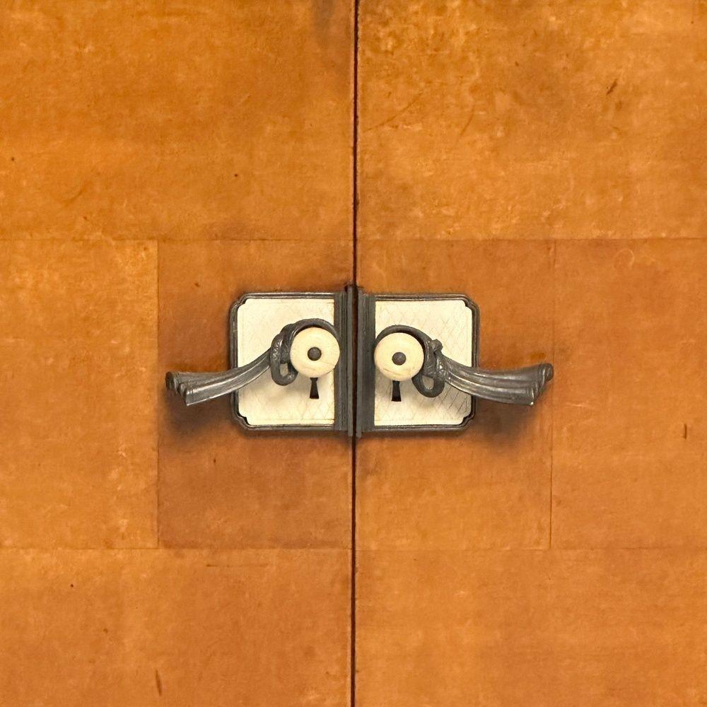 James Mont Stil, Art Deco, Schrank, schwarzer Lack, Parkett, Frankreich, 1930er Jahre im Zustand „Gut“ im Angebot in Stamford, CT