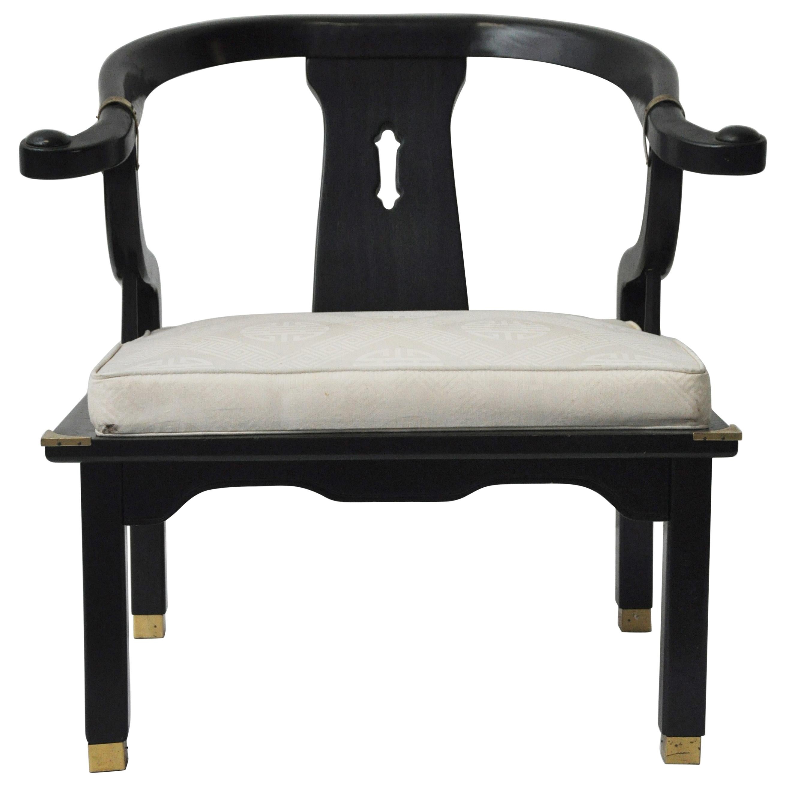 Chaise asiatique en fer à cheval de style James Mont en vente