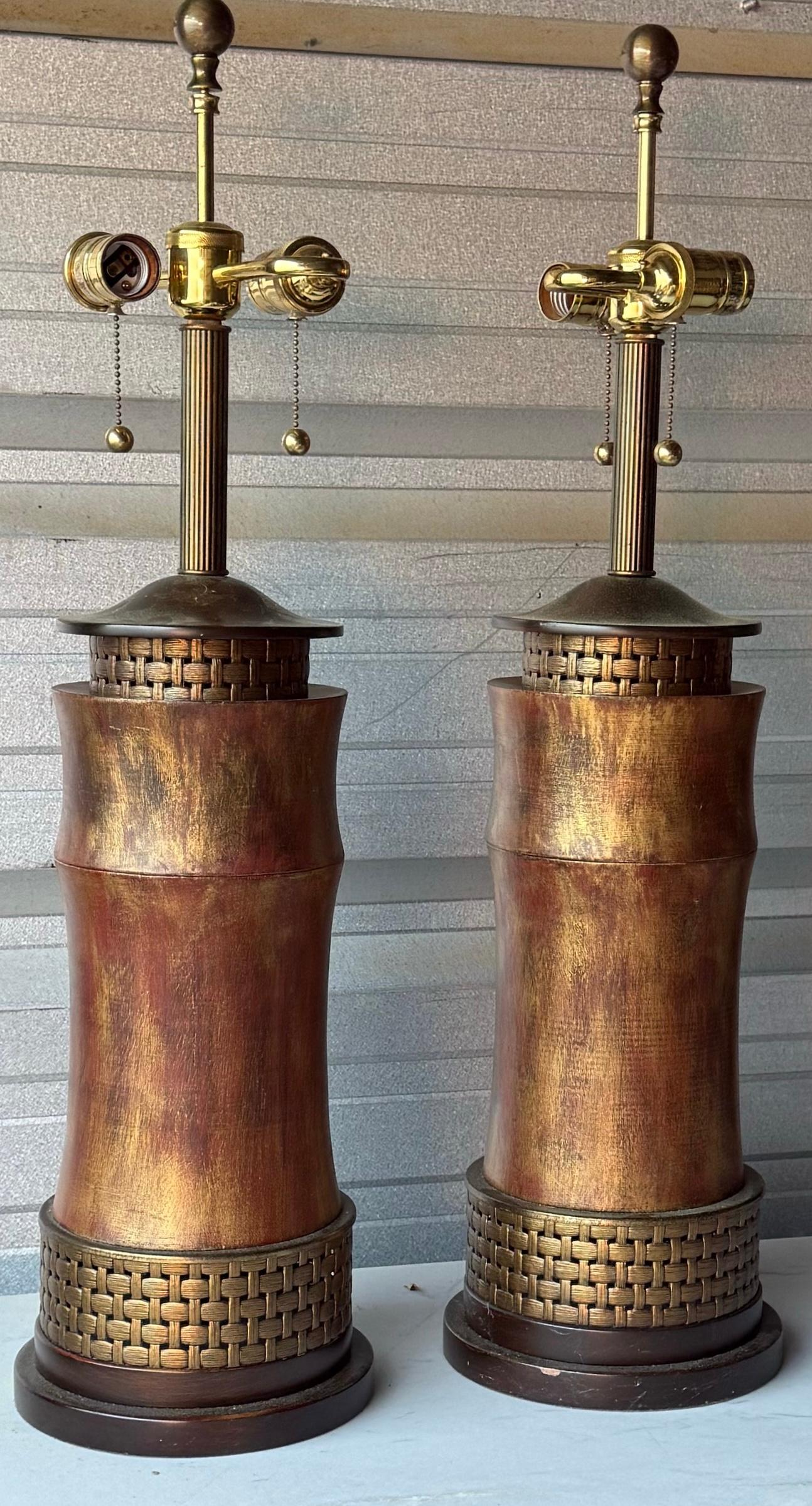 Pareja de lámparas de bambú de imitación cilíndricas Asian Modern Frederick Cooper de James Mont Moderno orgánico en venta