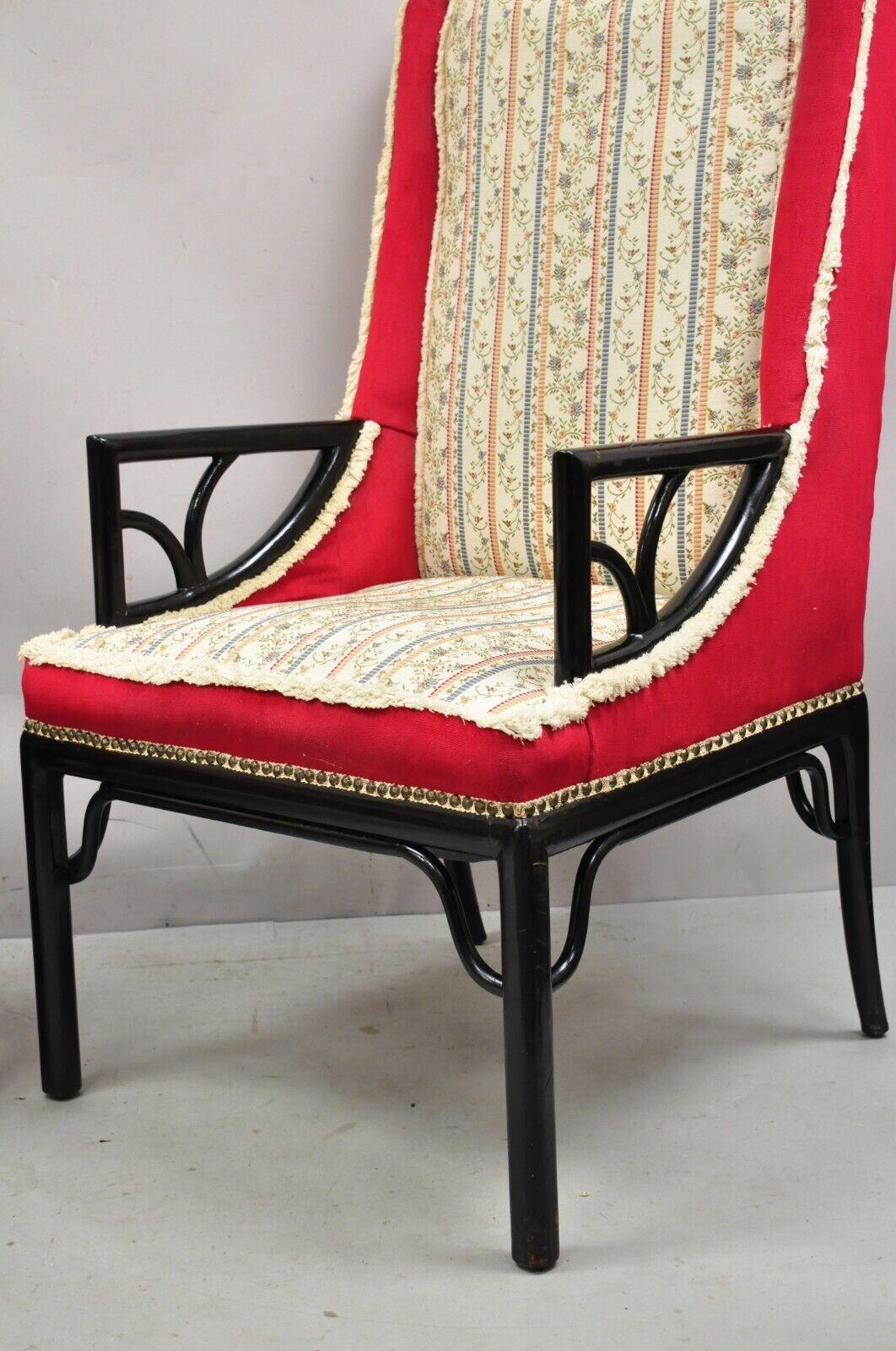 Paire de fauteuils de salon noirs de style James Mont en chinoiserie ajourée en rouge Bon état - En vente à Philadelphia, PA
