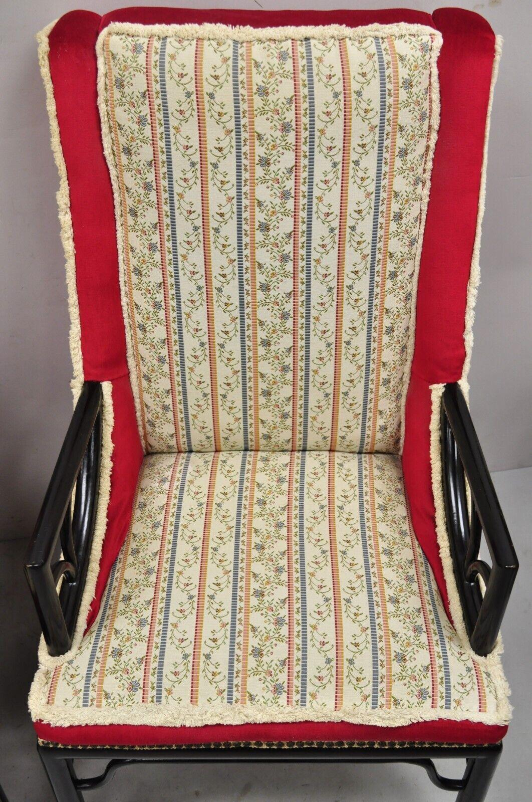 20ième siècle Paire de fauteuils de salon noirs de style James Mont en chinoiserie ajourée en rouge en vente