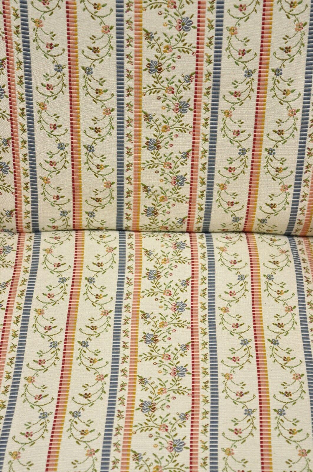 Tissu Paire de fauteuils de salon noirs de style James Mont en chinoiserie ajourée en rouge en vente