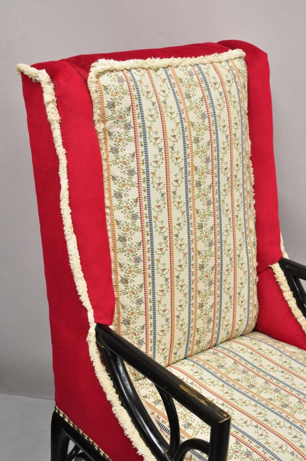 Paire de fauteuils de salon noirs de style James Mont en chinoiserie ajourée en rouge en vente 3