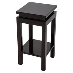Table d'appoint en bois laqué noir de style James Mont