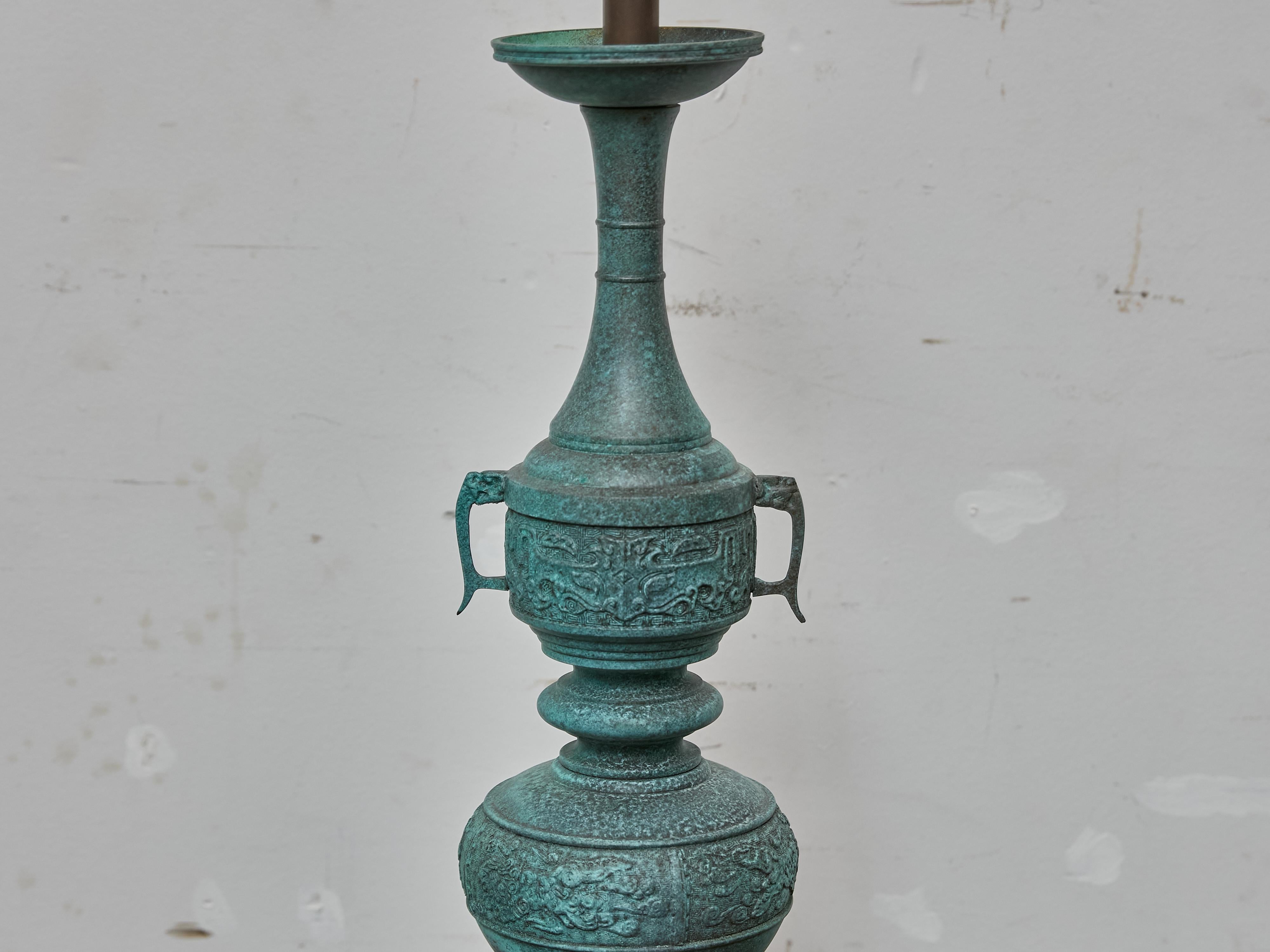James Mont Style Bronze Table Lamp with Patinated Finish on Lucite Base (amerikanisch) im Angebot