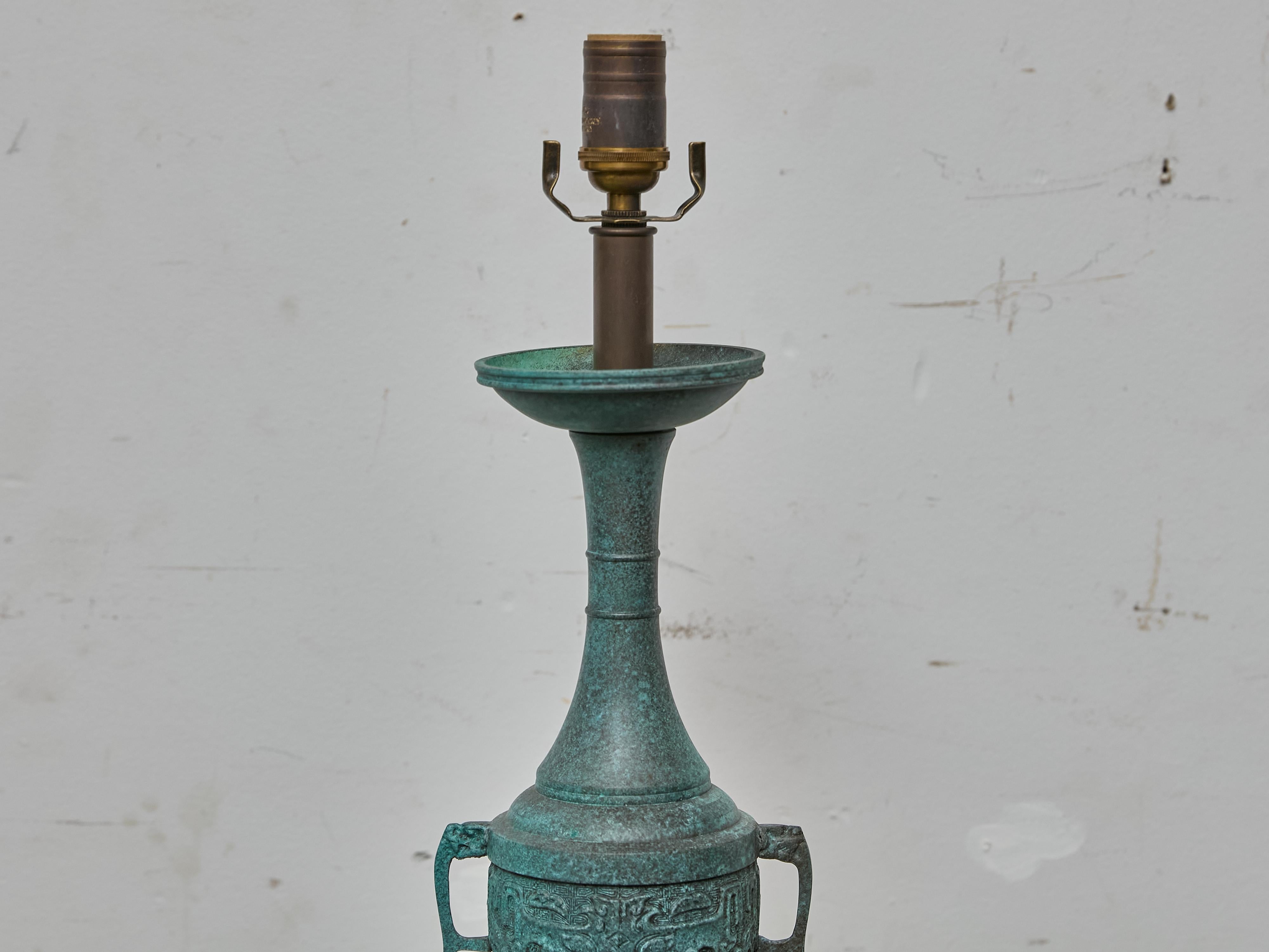 James Mont Style Bronze Table Lamp with Patinated Finish on Lucite Base im Zustand „Gut“ im Angebot in Atlanta, GA